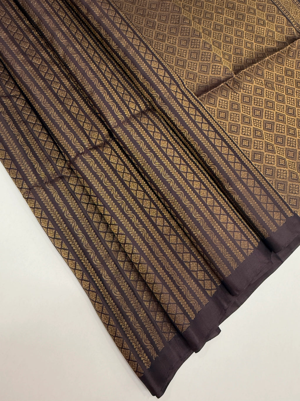 VSA631 - dark purple color body, pallu , blouse pure silk saree