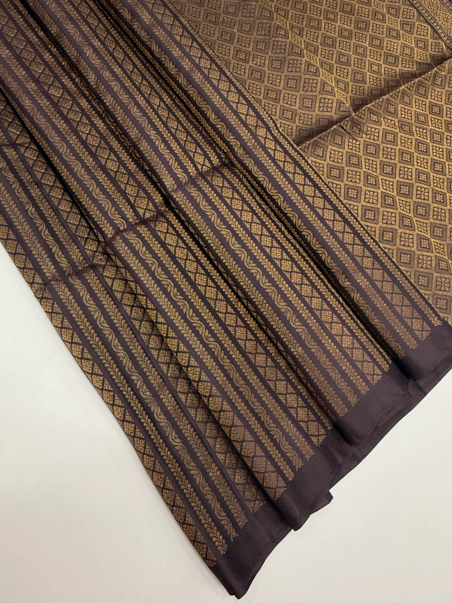 VSA631 - dark purple color body, pallu , blouse pure silk saree