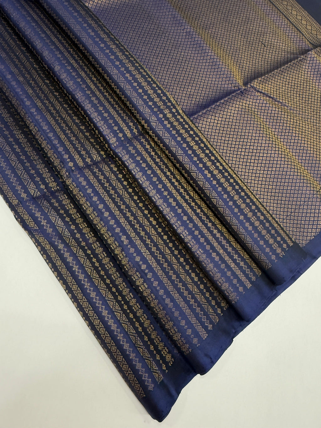 VSA615 - navy blue color body, pallu , blouse pure silk saree