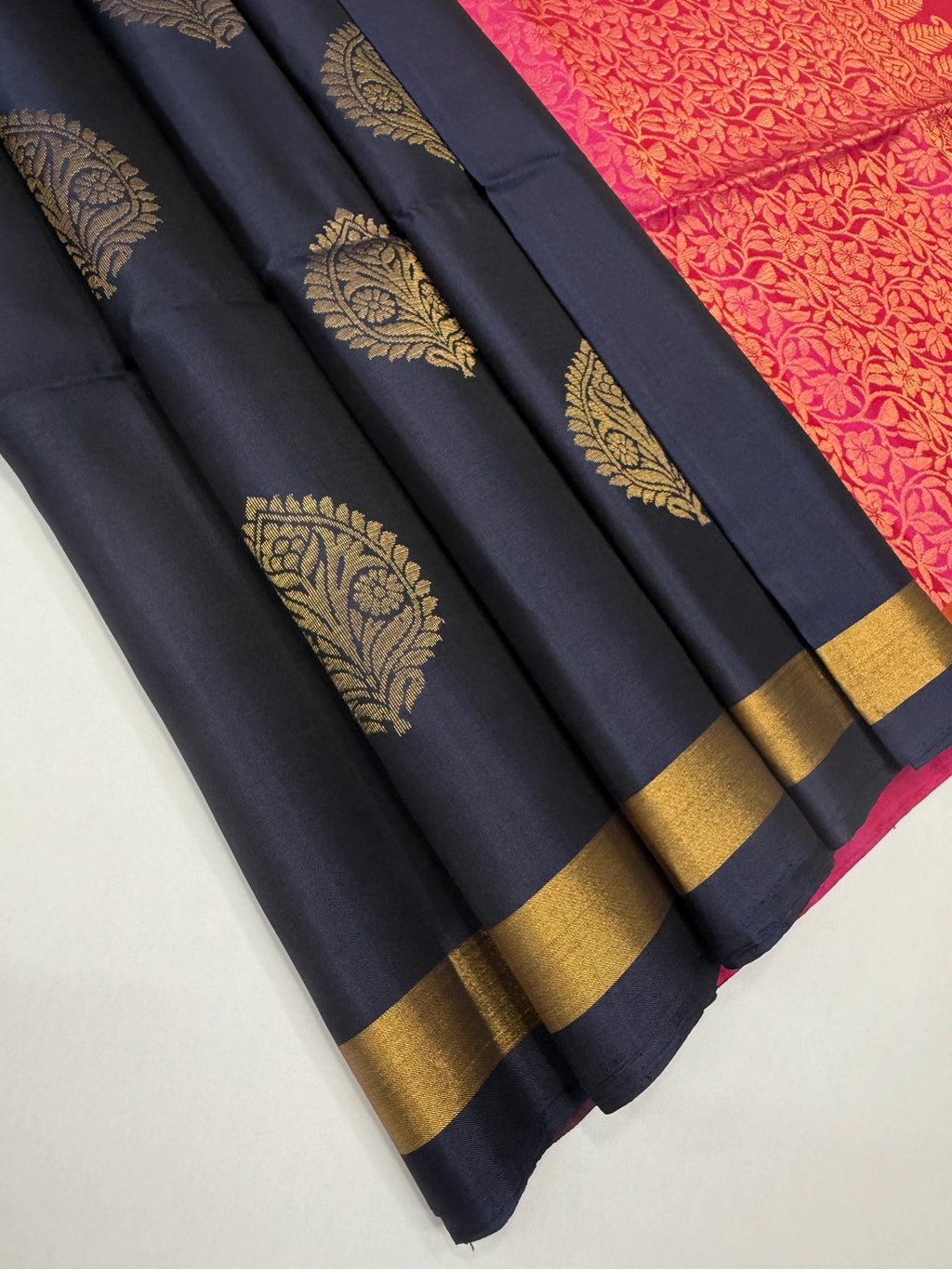 VSZB222 - navy blue color body , magenta color pallu , blouse - Pure silk saree