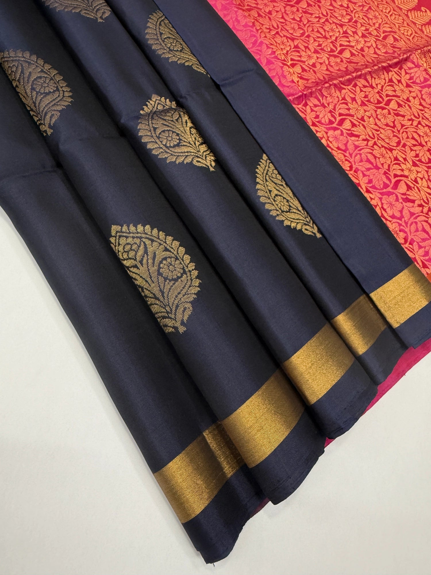 VSZB222 - navy blue color body , magenta color pallu , blouse - Pure silk saree