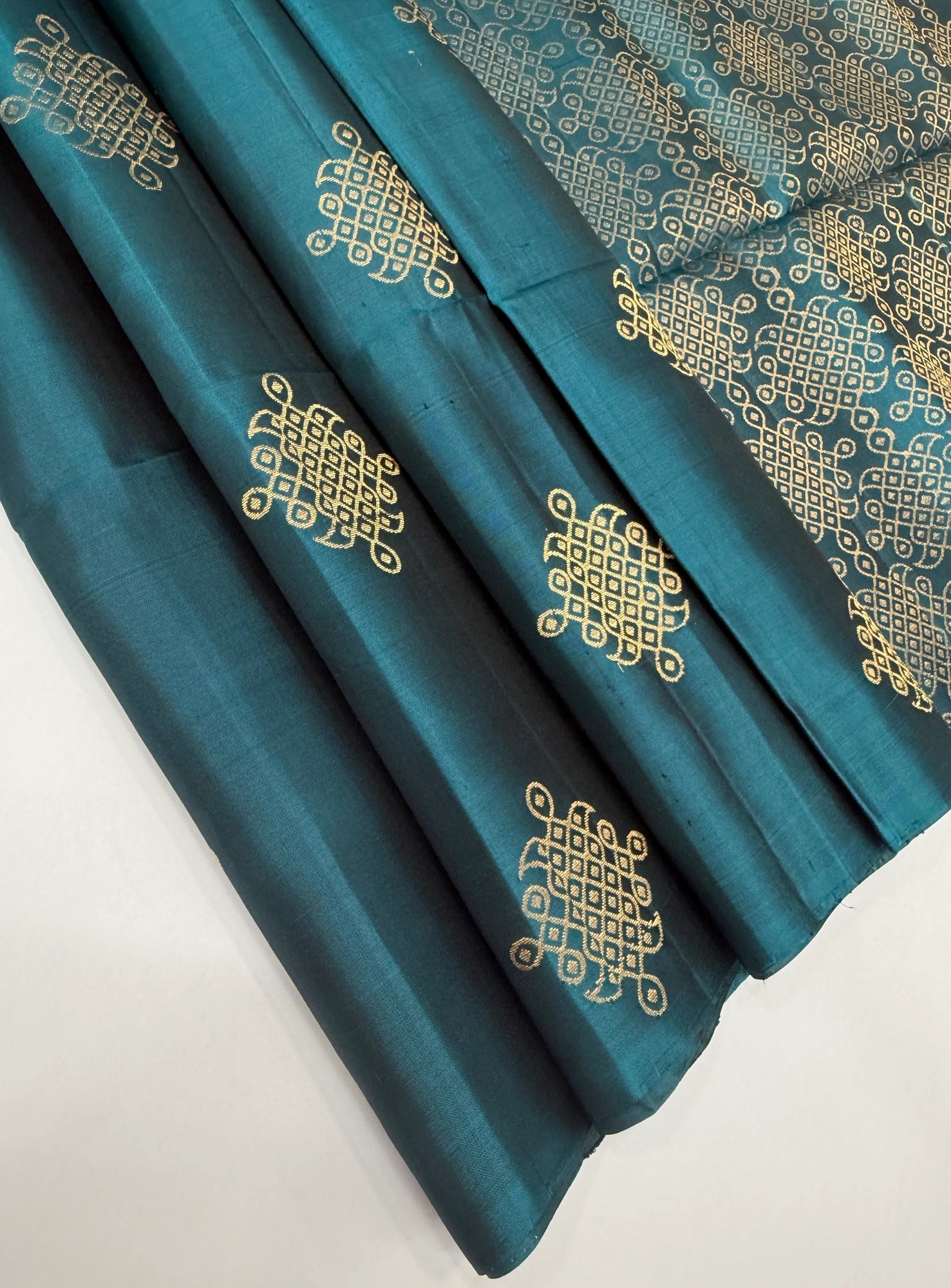 VSS481 - peacock blue color body, pallu , blouse pure silk saree