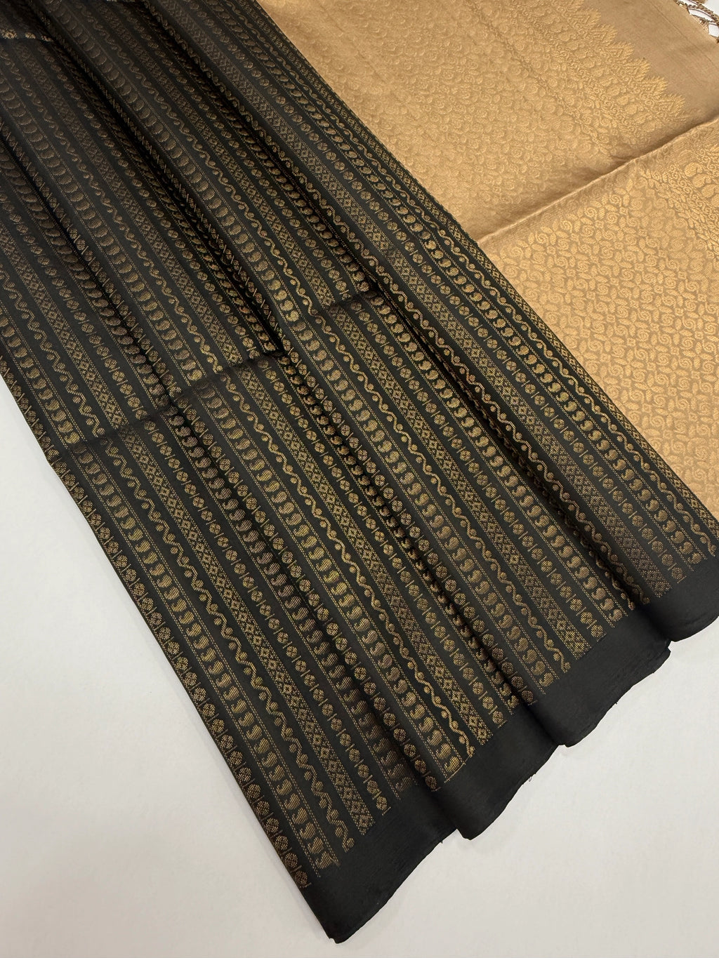 VSA654 - black color body & beige color pallu , blouse pure silk saree