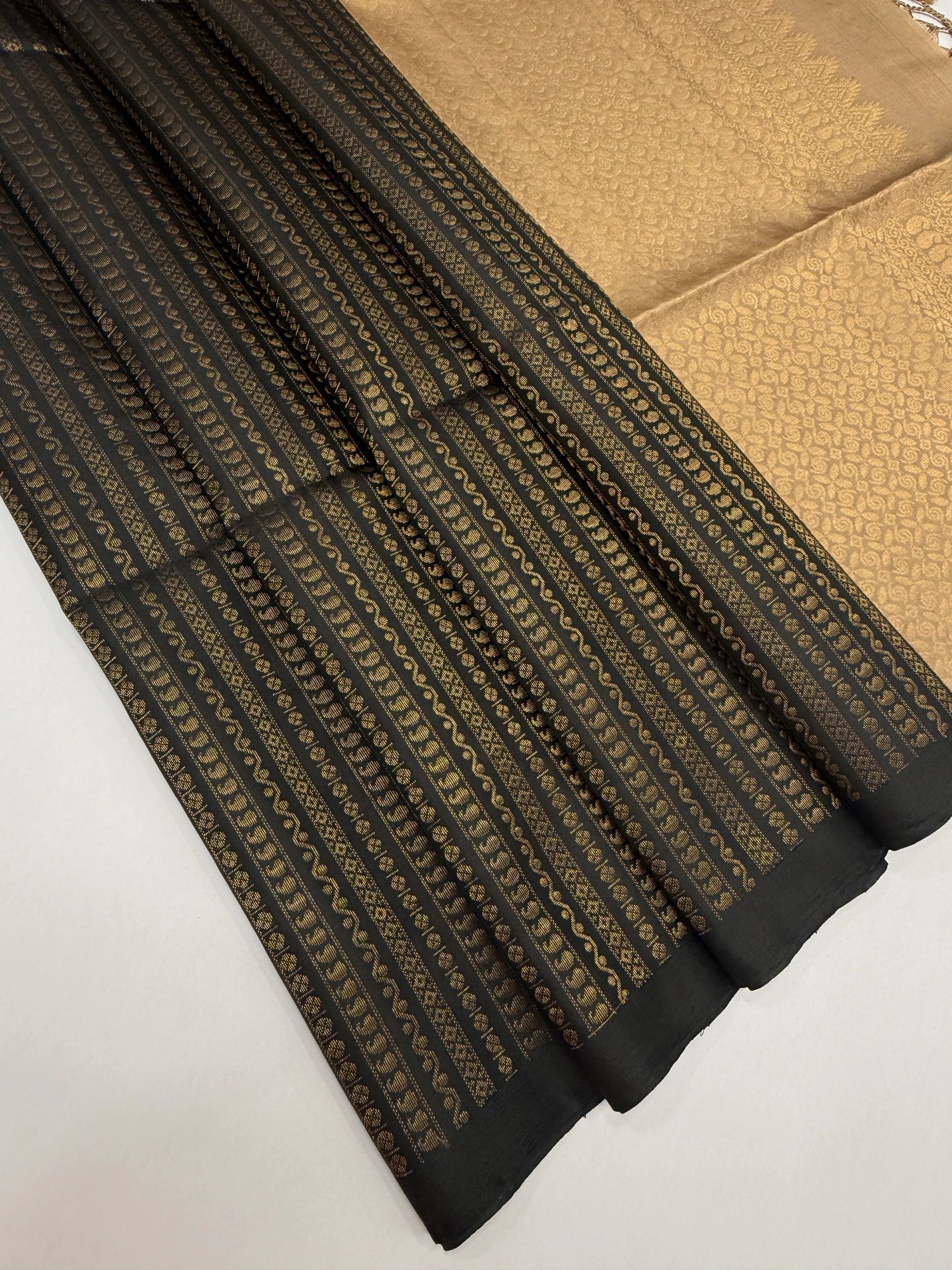 VSA654 - black color body & beige color pallu , blouse pure silk saree