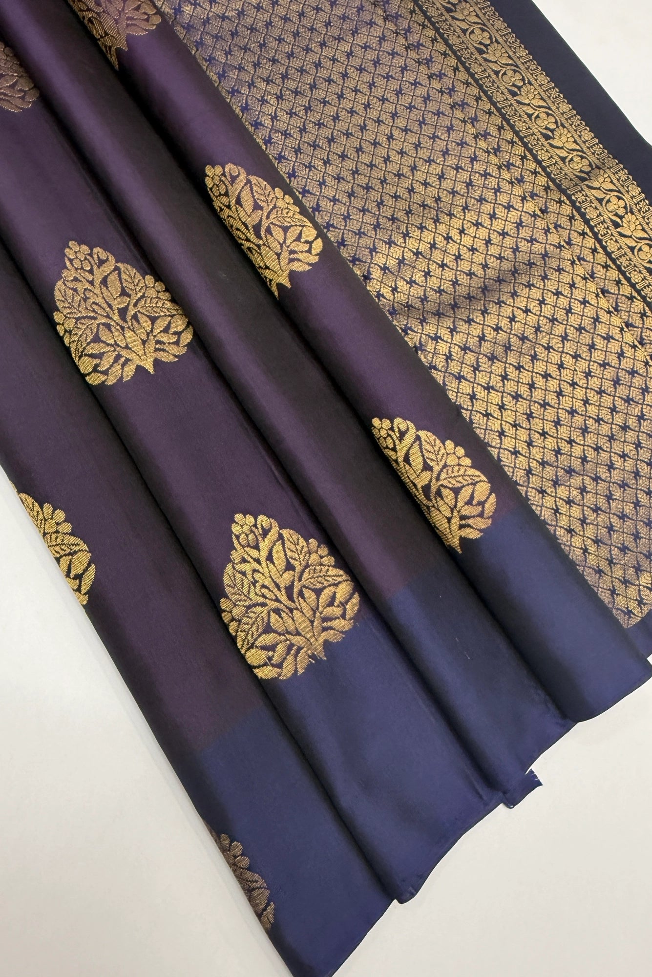 VSCB386 - dark violet color body , ink blue color pallu , blouse - Pure silk saree