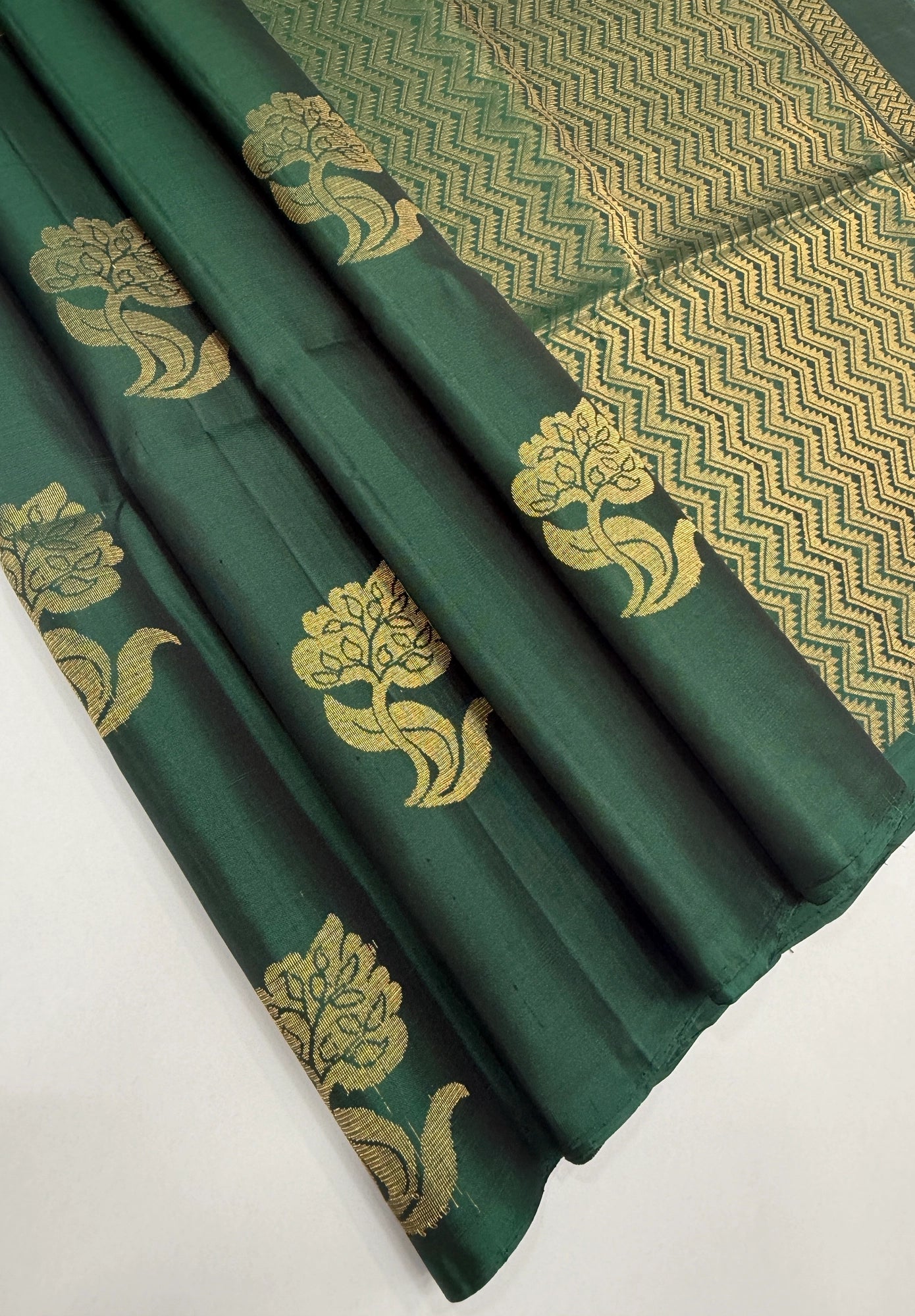 VSS319 - bottle green color body, pallu , blouse pure silk saree