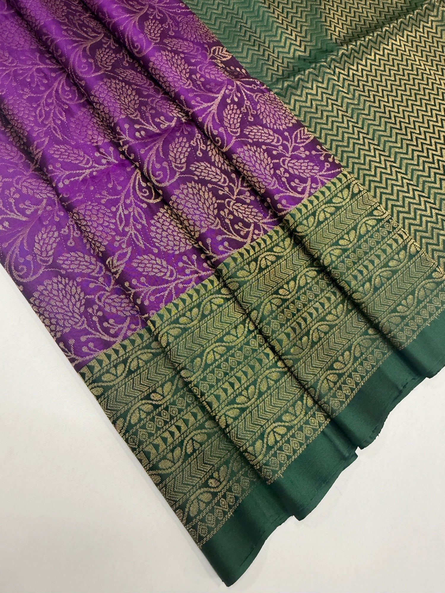 VSA430 - violet color body & bottle green color pallu , blouse pure silk saree