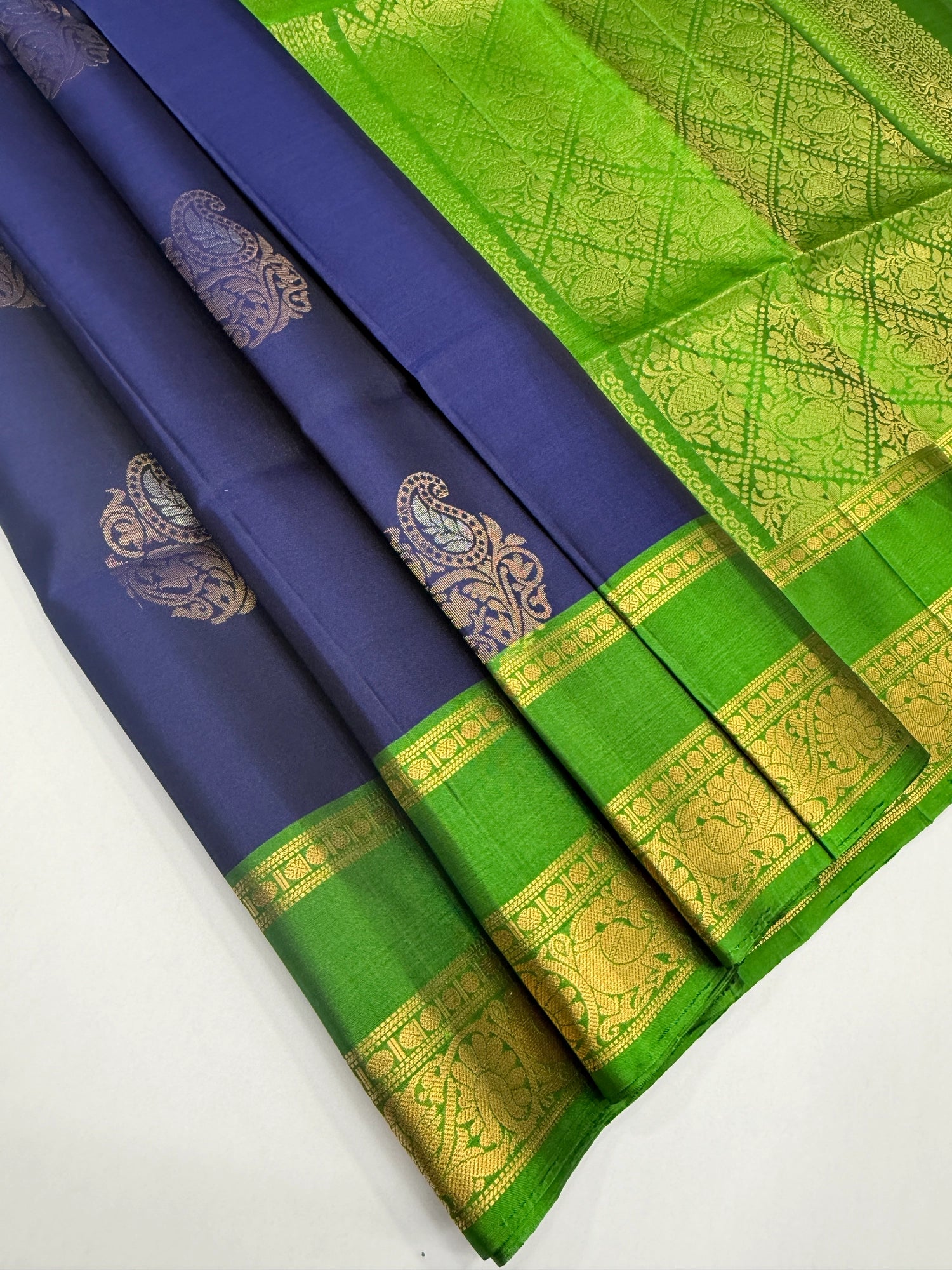 VSF934 - navy blue color body , green color pallu,blouse - Pure silk saree