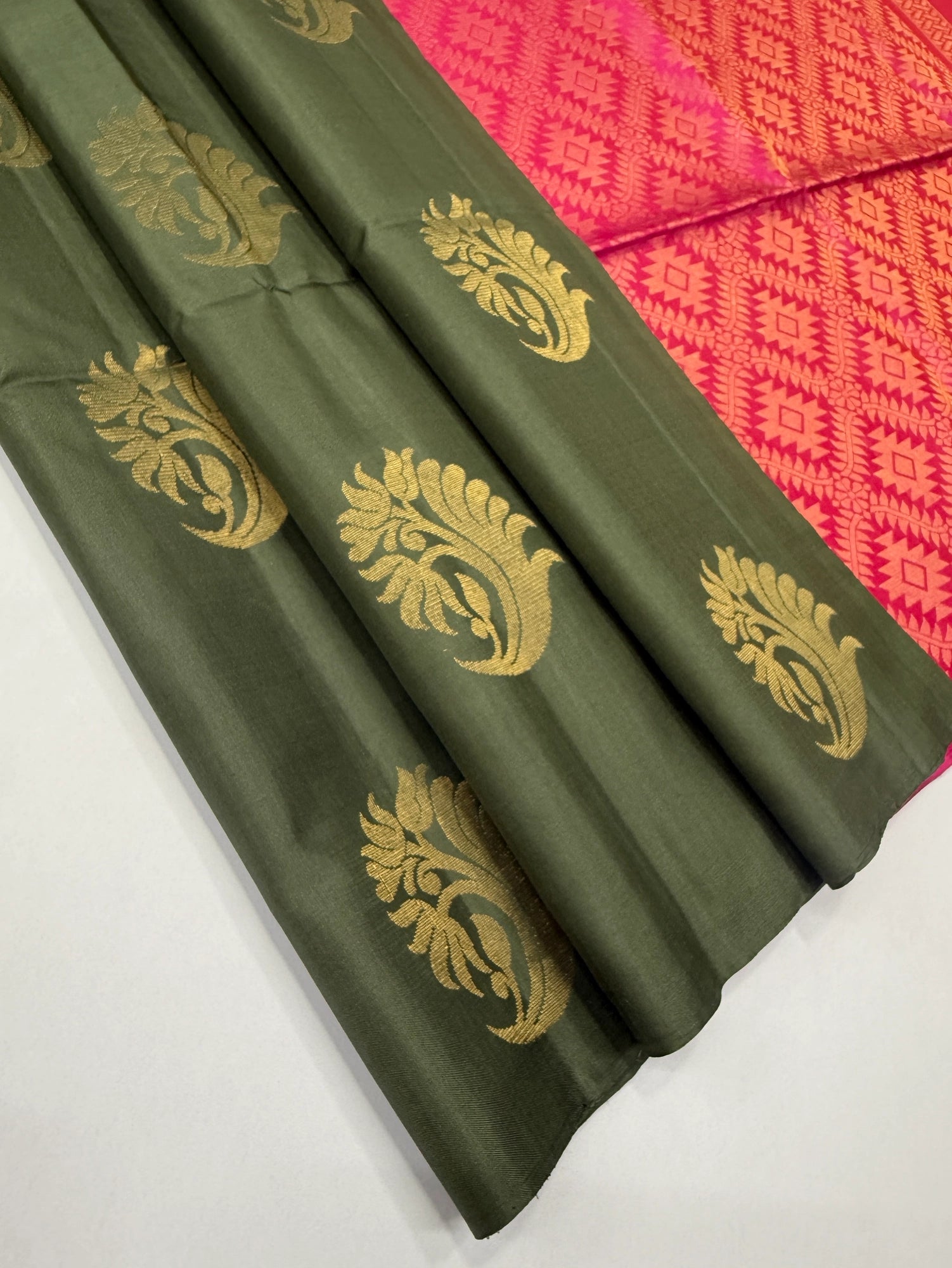 VSDBL118 - pastel green color body , rani pink pallu , blouse pure silk saree
