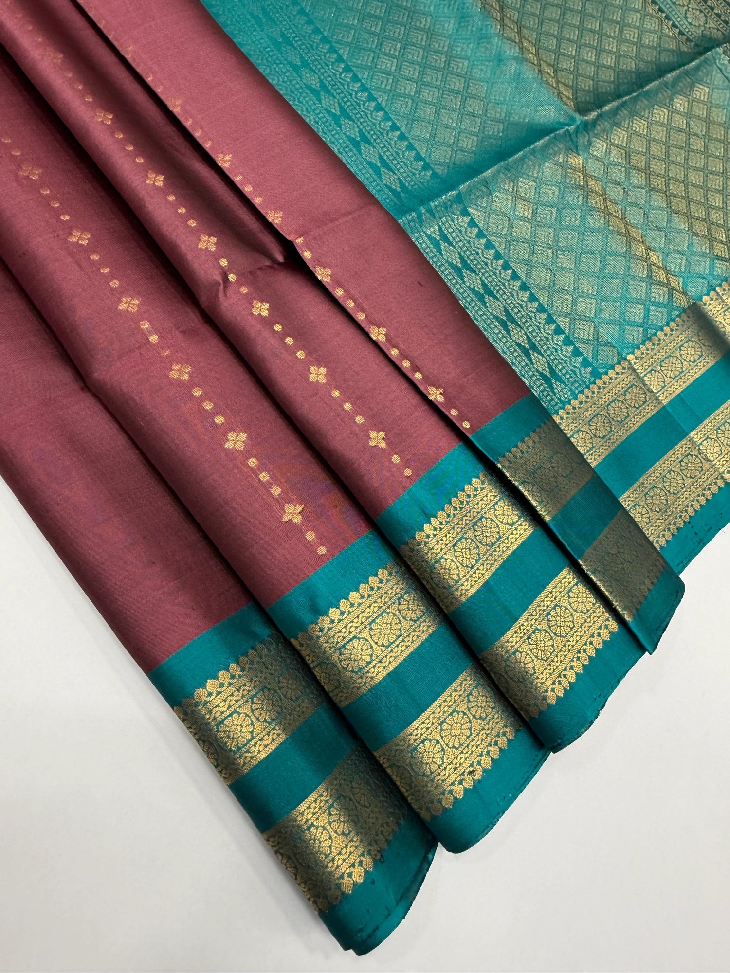 VSF939 - onion pink color body ,&nbsp; peacock blue color pallu,blouse - Pure silk saree