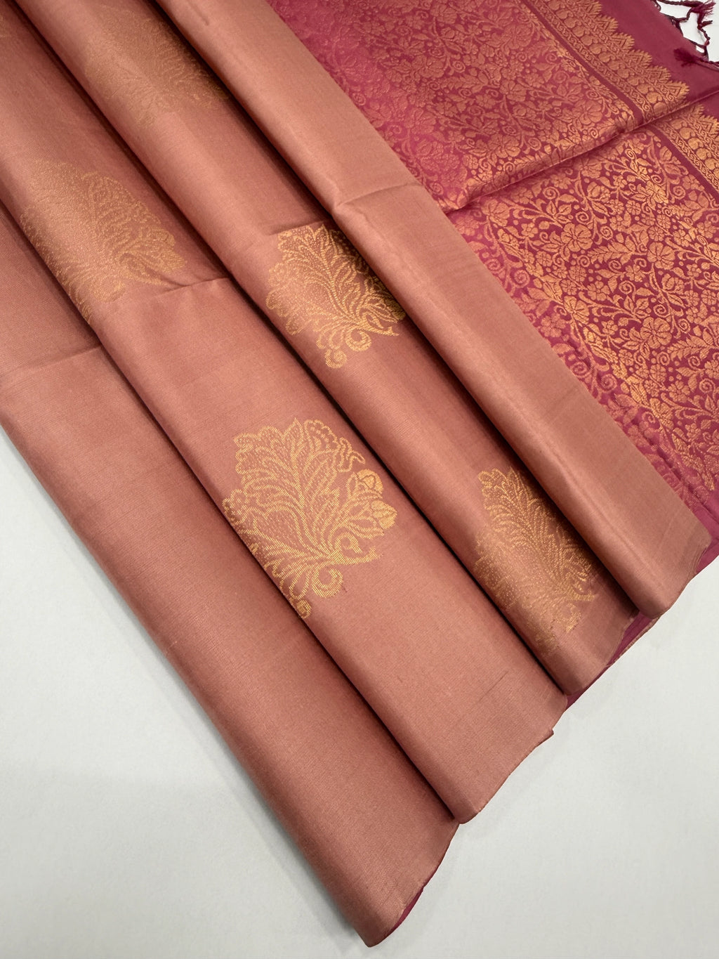 VSBL399 - onion pink color body , dusky pink color pallu , blouse - Pure silk saree