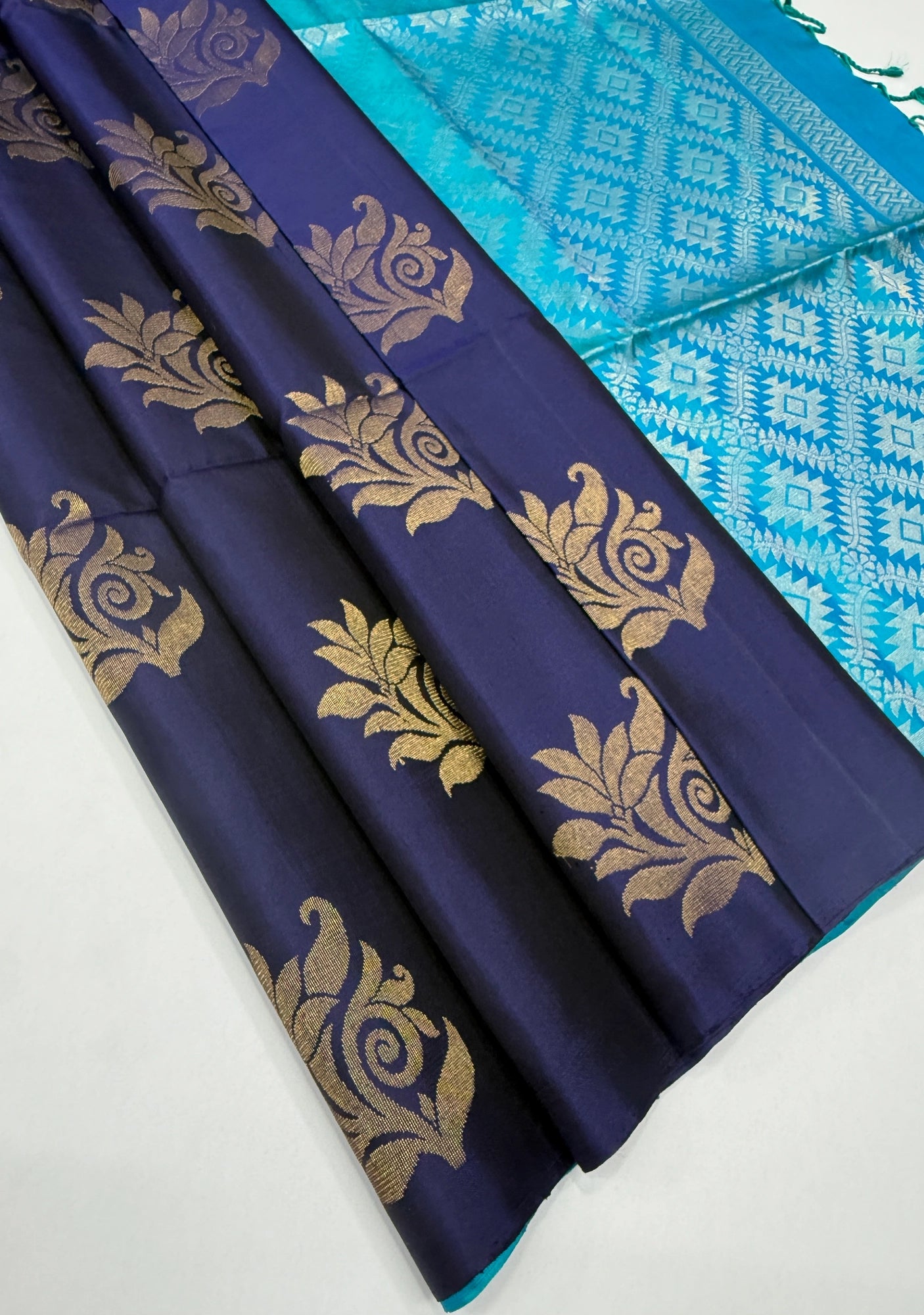 VSDBL211 - navy blue color body , bluish green pallu , blouse pure silk saree