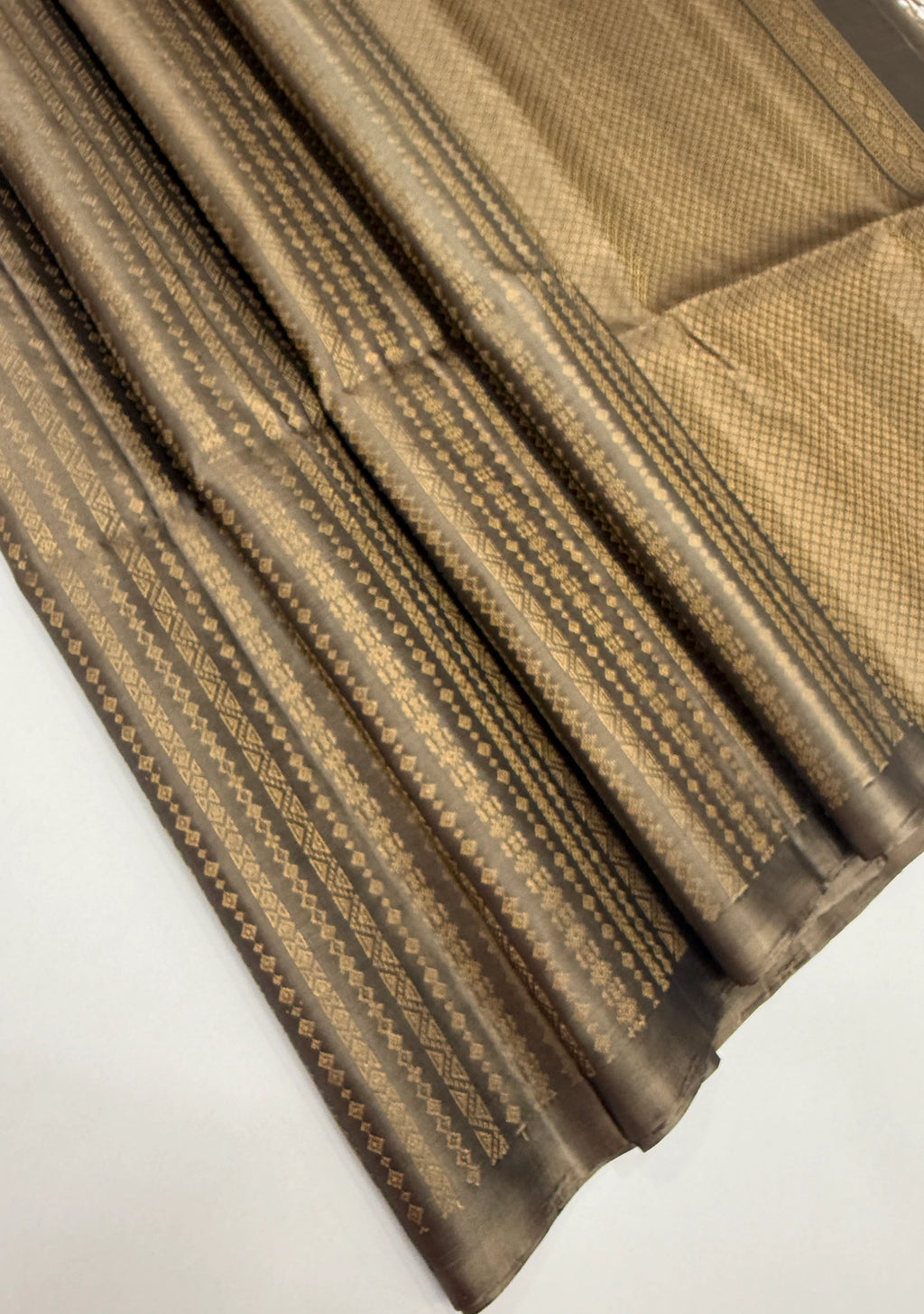 VSA635 - grey color body, pallu , blouse pure silk saree