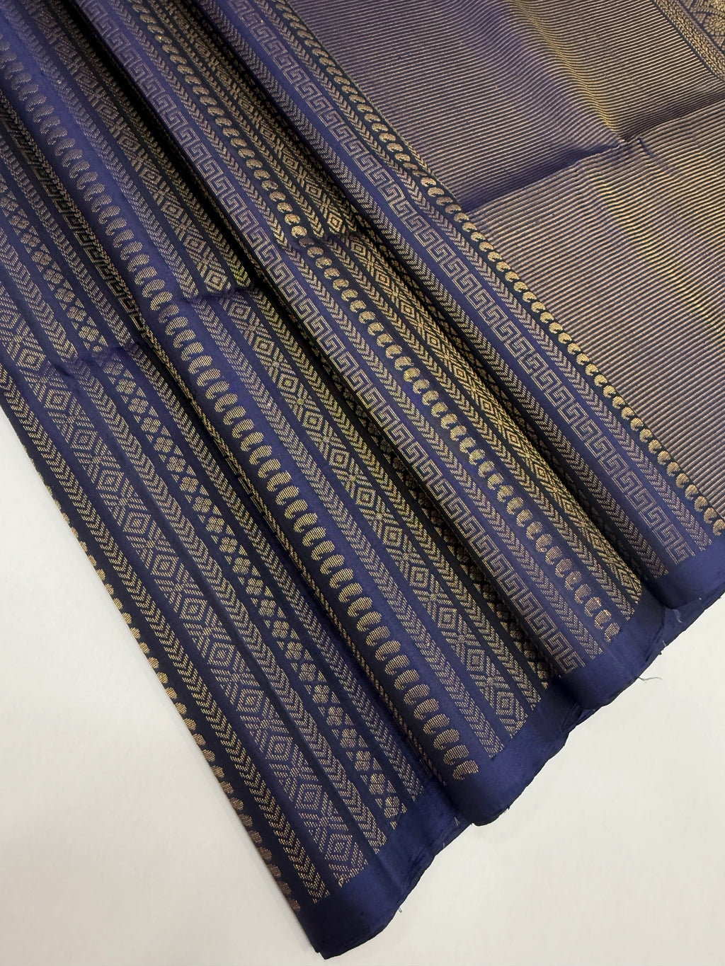 VSA325 - navy blue color body , pallu , blouse pure silk saree