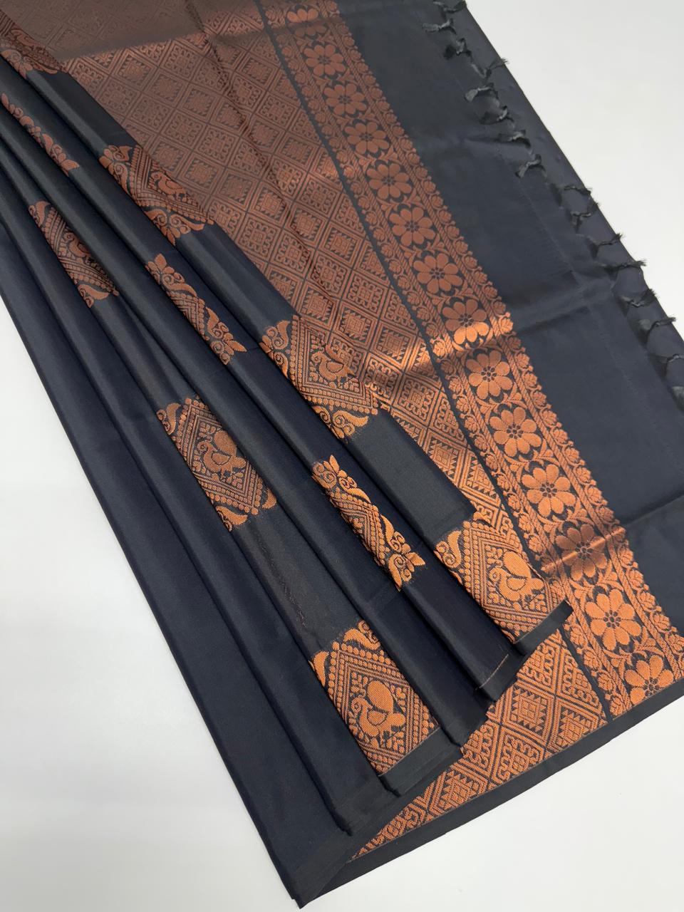 VSAS941 - black color body ,pallu , blouse.