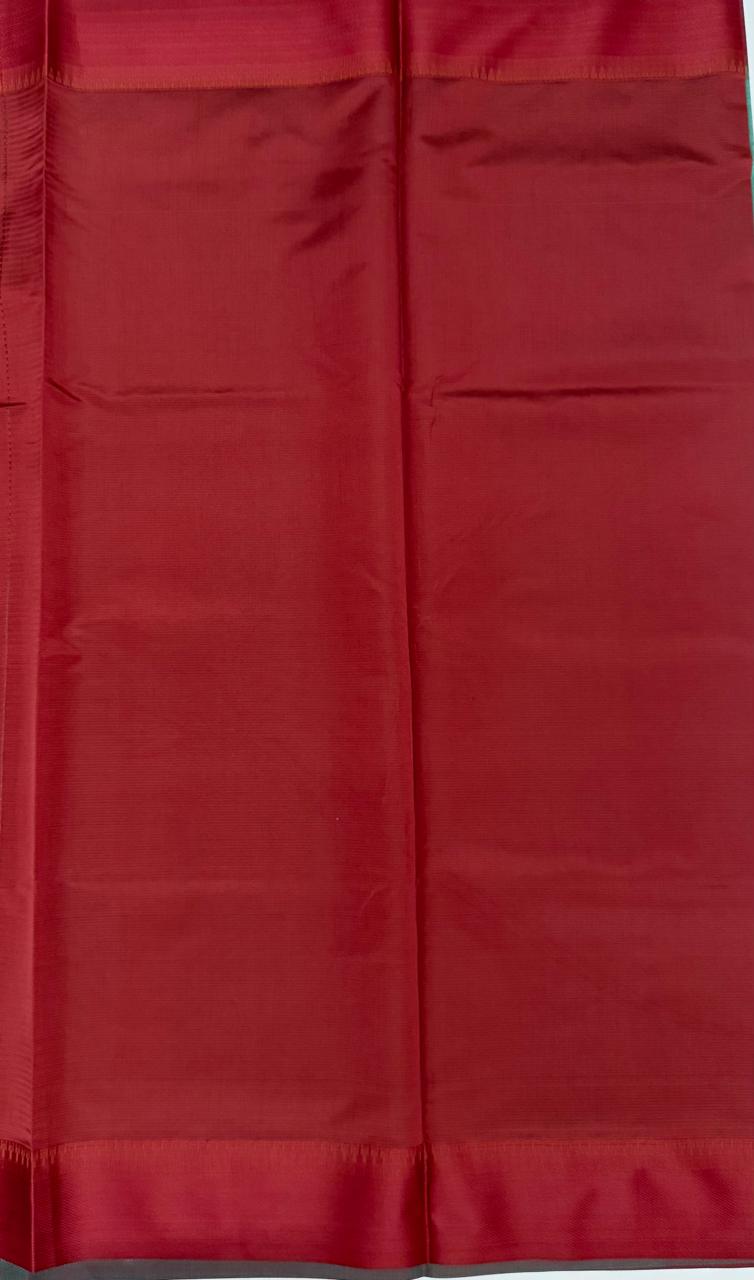 VSKC484 - green color body , maroon color pallu , blouse.