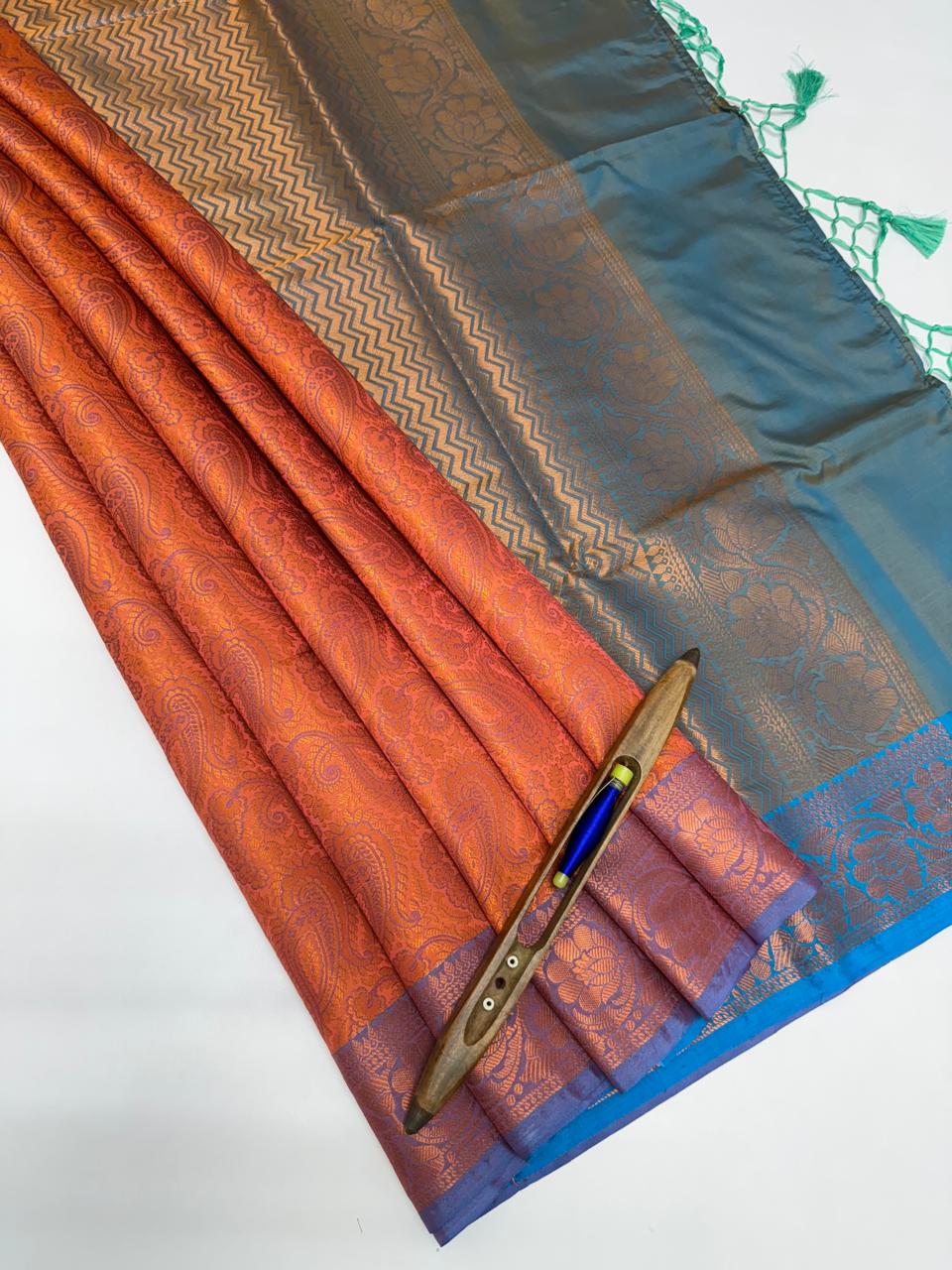 VSAS993 - peach color body , light blue color pallu , blouse.