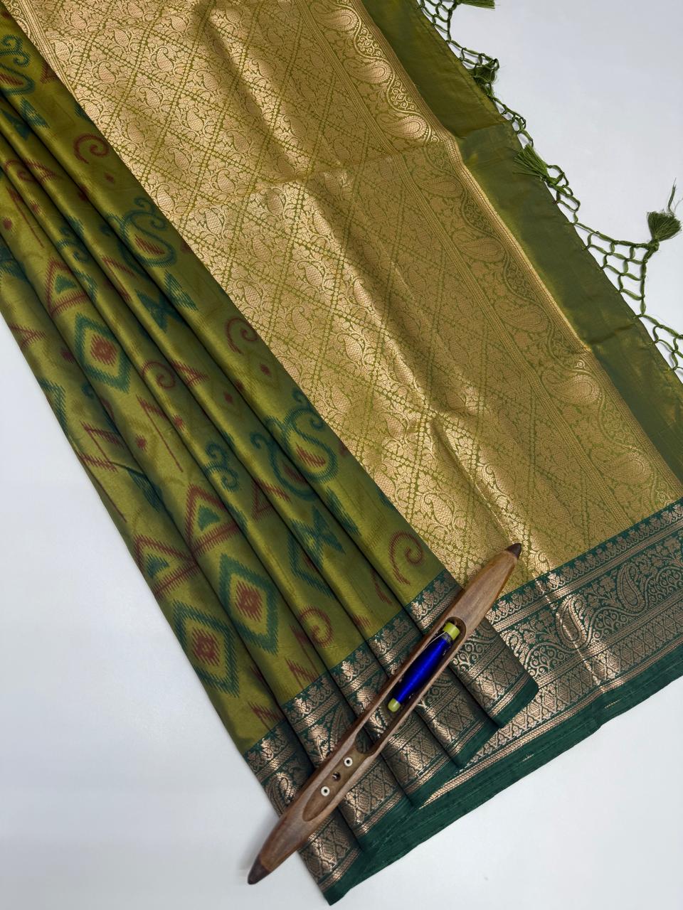 VSAS1012 - green color body ,pallu , blouse.
