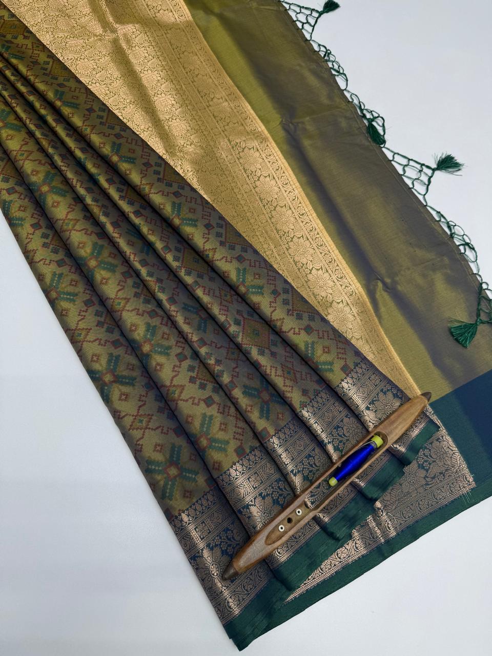 VSAS1017 - cow dung green color body ,pallu , blouse.
