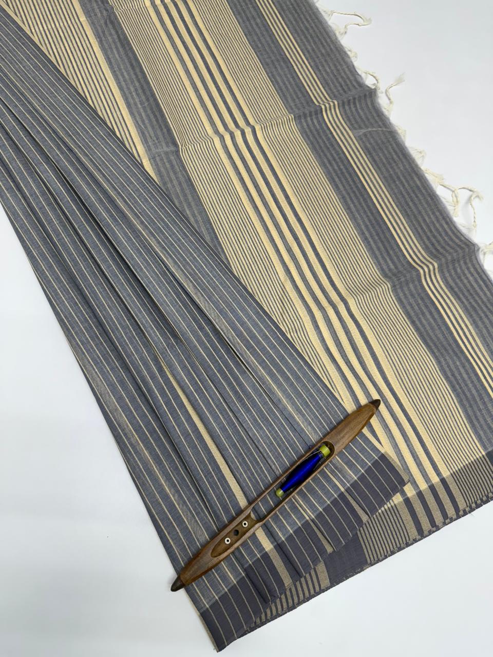 VSC827 - light grey color body, pallu,blouse.