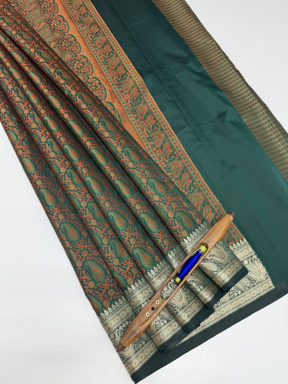 VSAS1038 - bottle green color body, pallu , blouse.