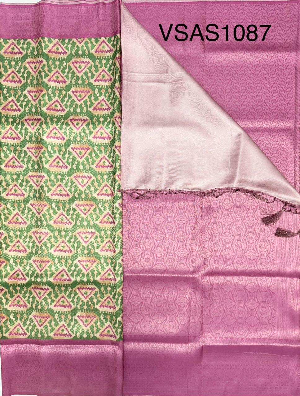 VSAS1087 - green color body , dusky pink color pallu , blouse.