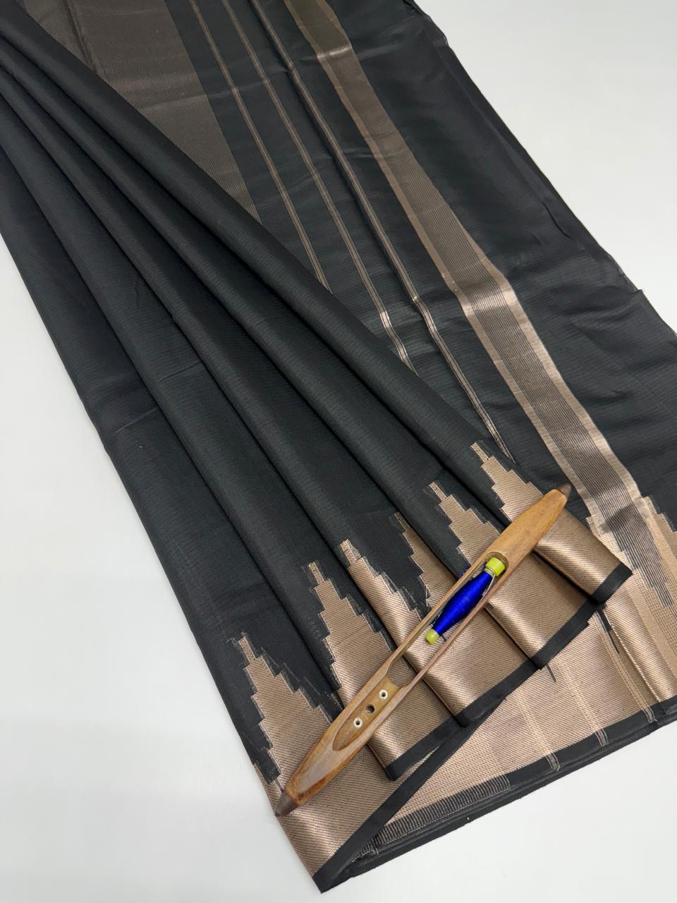 VSAS1116 - black color body ,pallu , blouse.