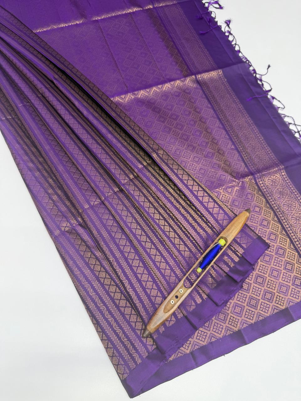 VSA617 - violet color body, pallu , blouse pure silk saree