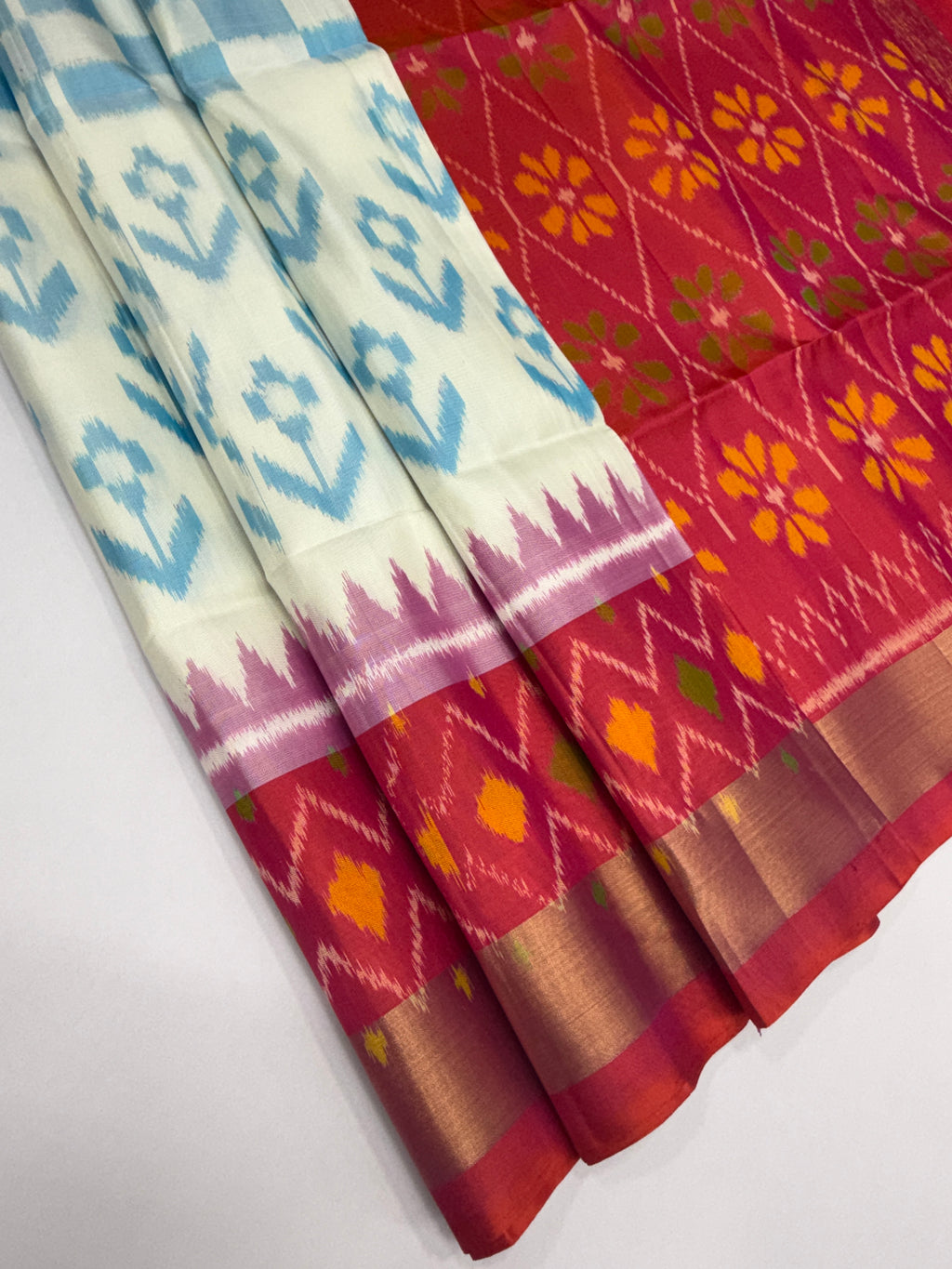 VSIS475 - white color body , pinkish orange color pallu , blouse - Pure silk saree