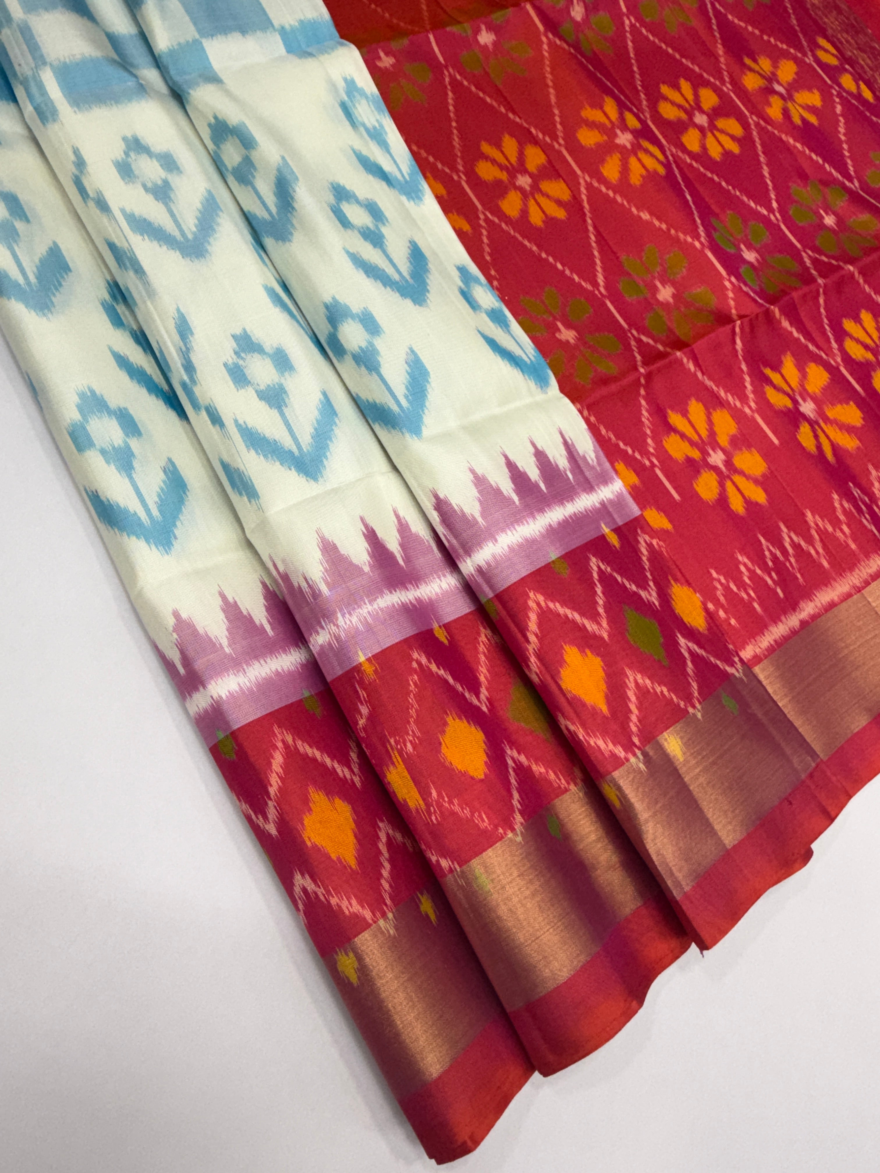 VSIS475 - white color body , pinkish orange color pallu , blouse - Pure silk saree