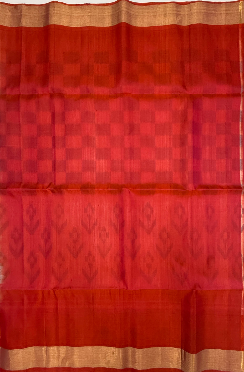 VSIS475 - white color body , pinkish orange color pallu , blouse - Pure silk saree
