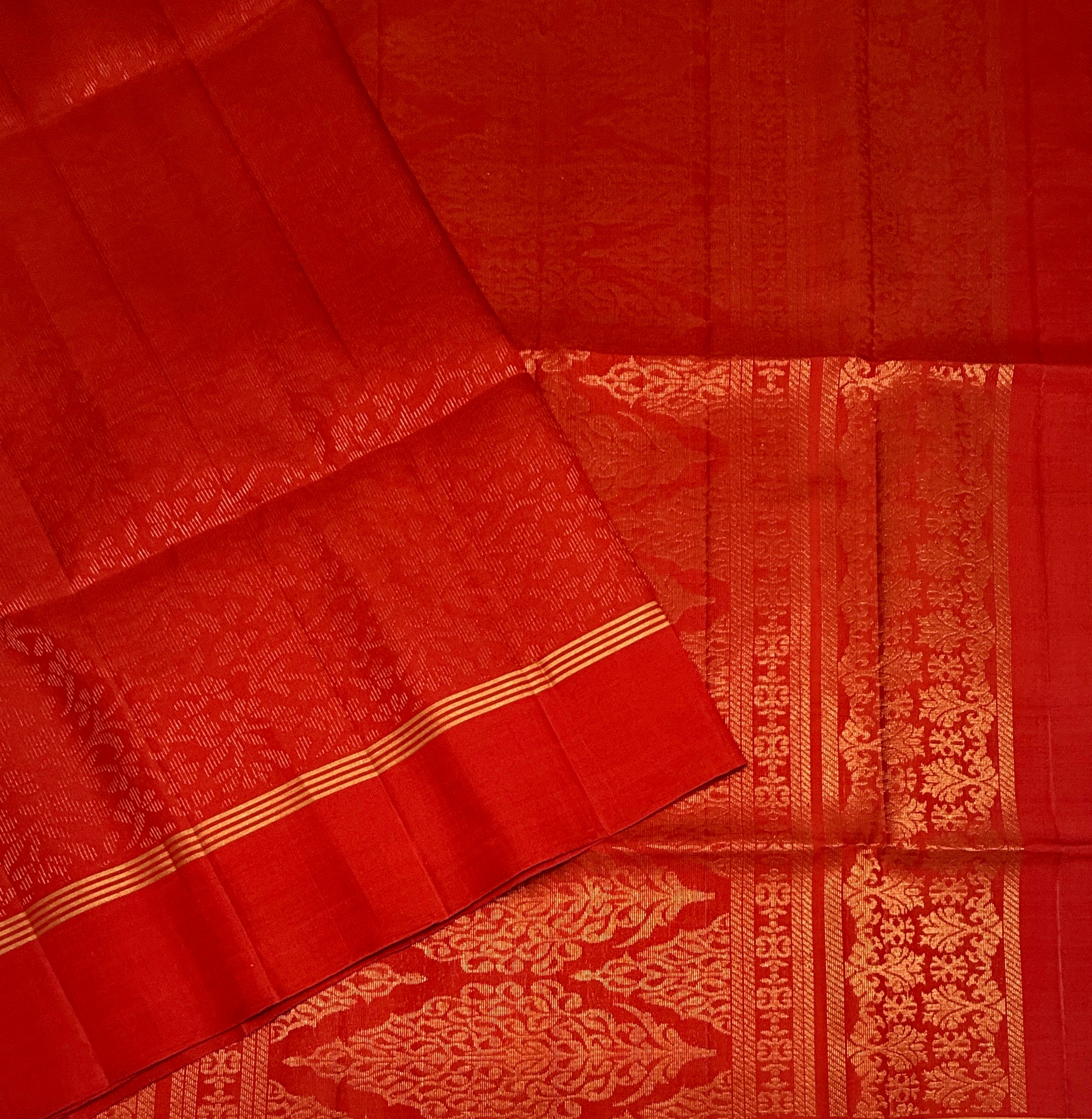 VSA673 -red color body , color pallu , blouse pure silk saree