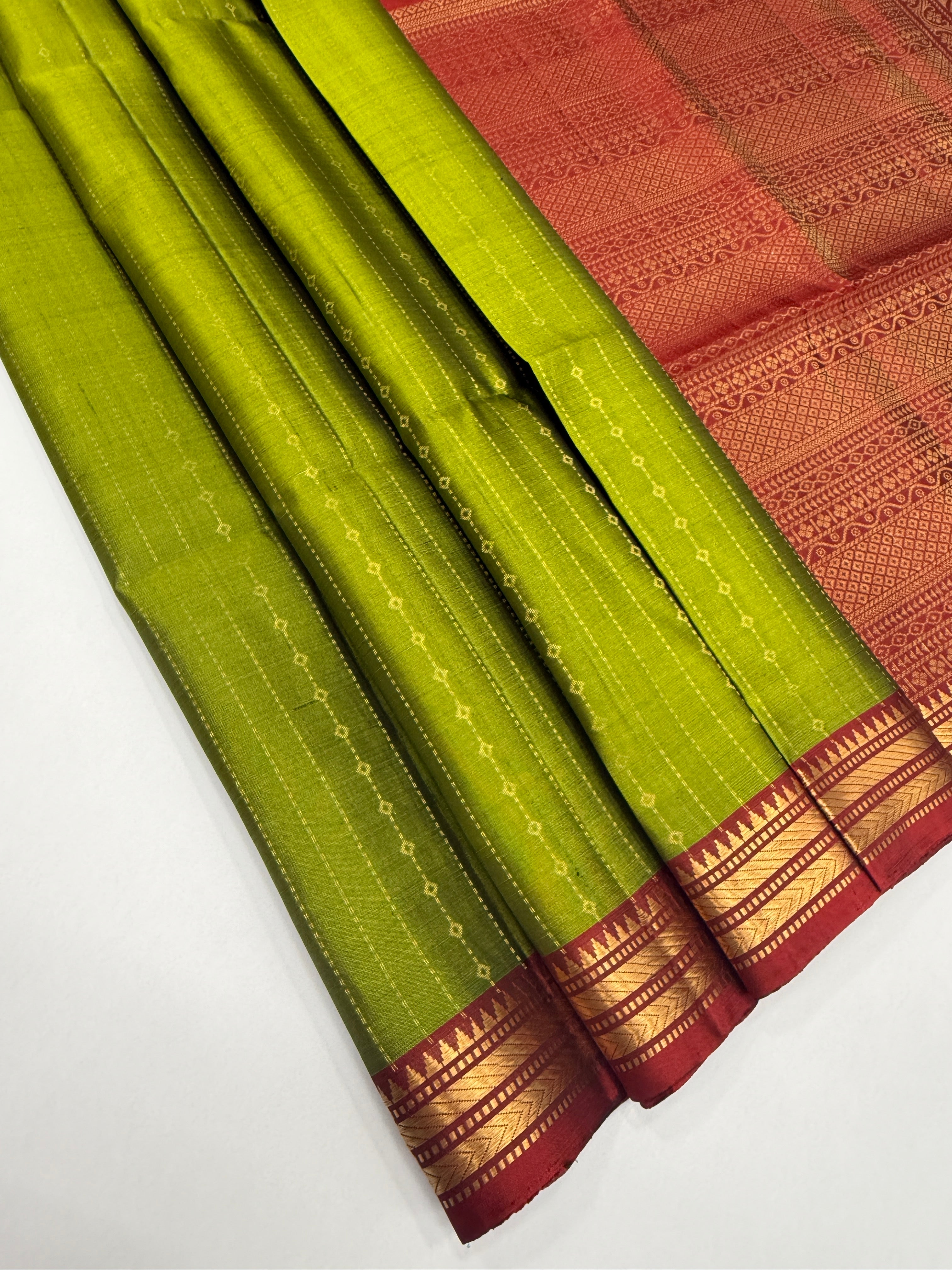 VSF1118 - green color body , maroon color pallu,blouse - Pure silk saree