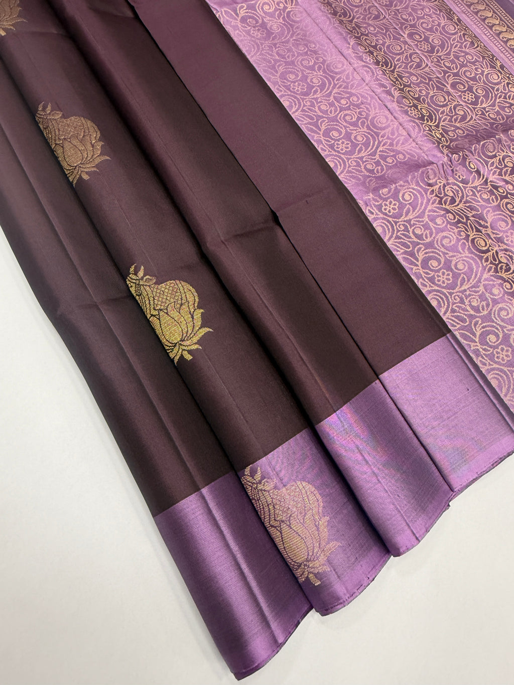 VSCB644 - dark purple color body , lavender color pallu , blouse - Pure silk saree