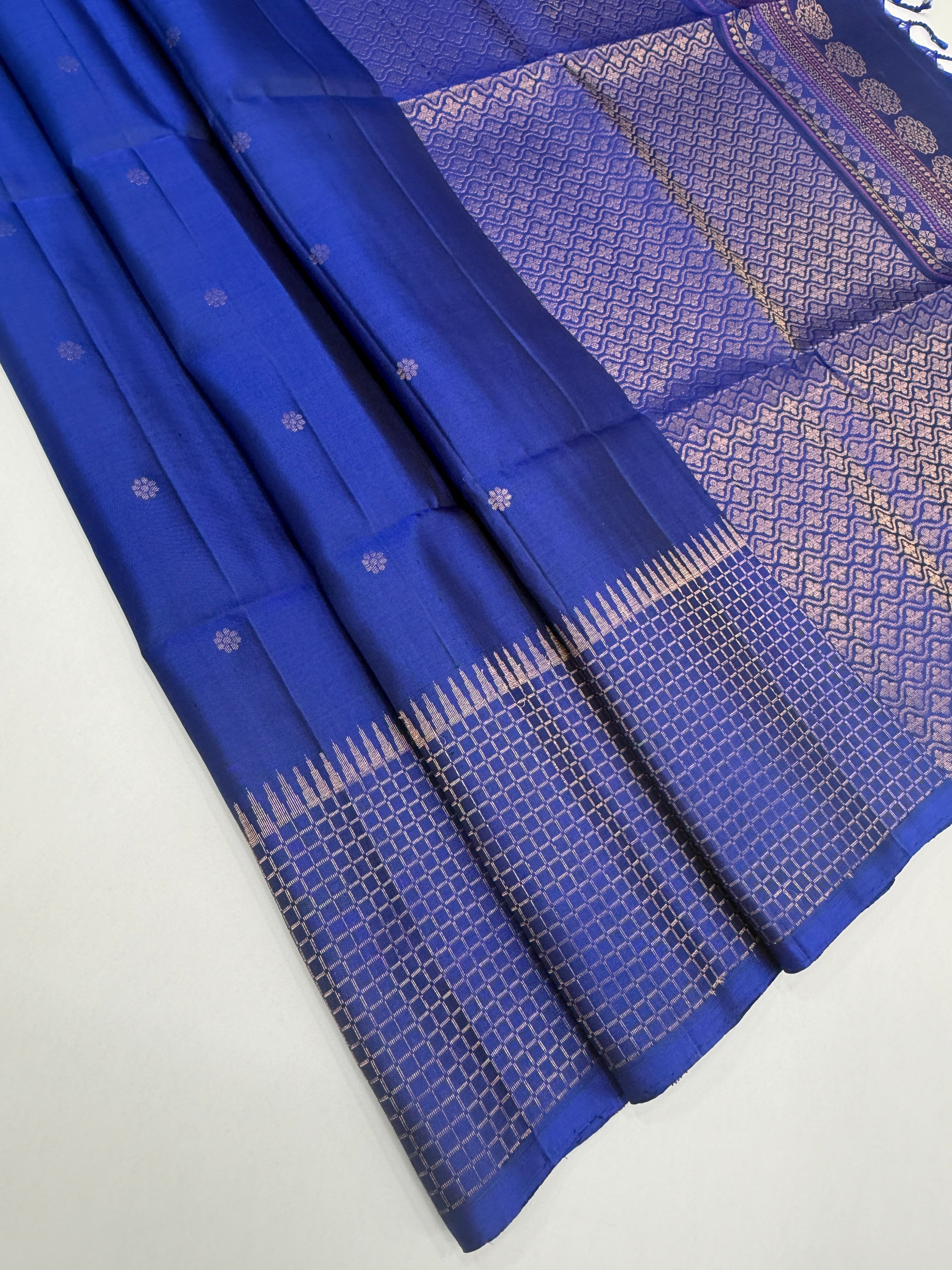 VST275 - royal blue color body , color pallu , blouse - Pure silk saree