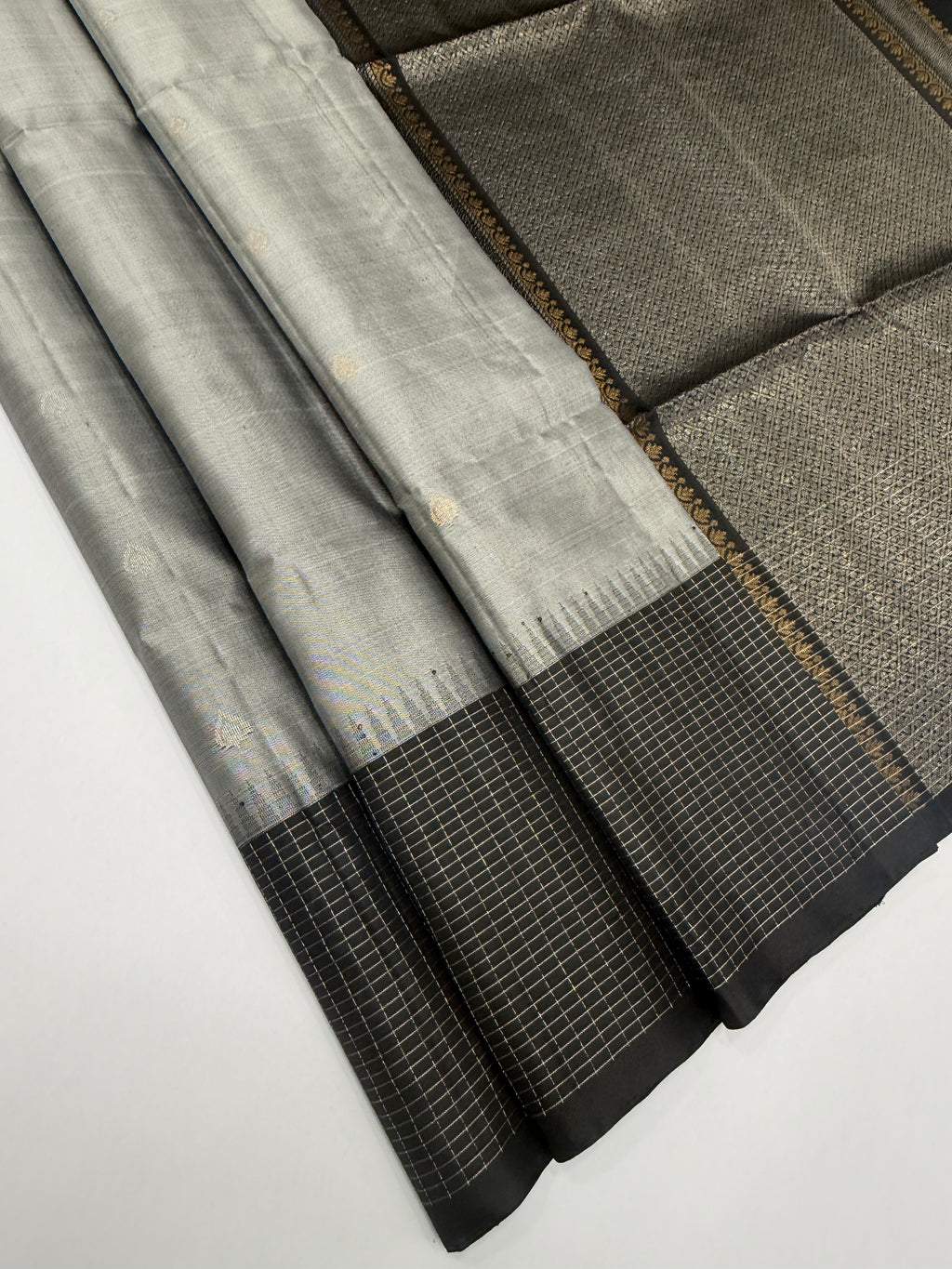 VST276 - grey color body , black color pallu , blouse - Pure silk saree