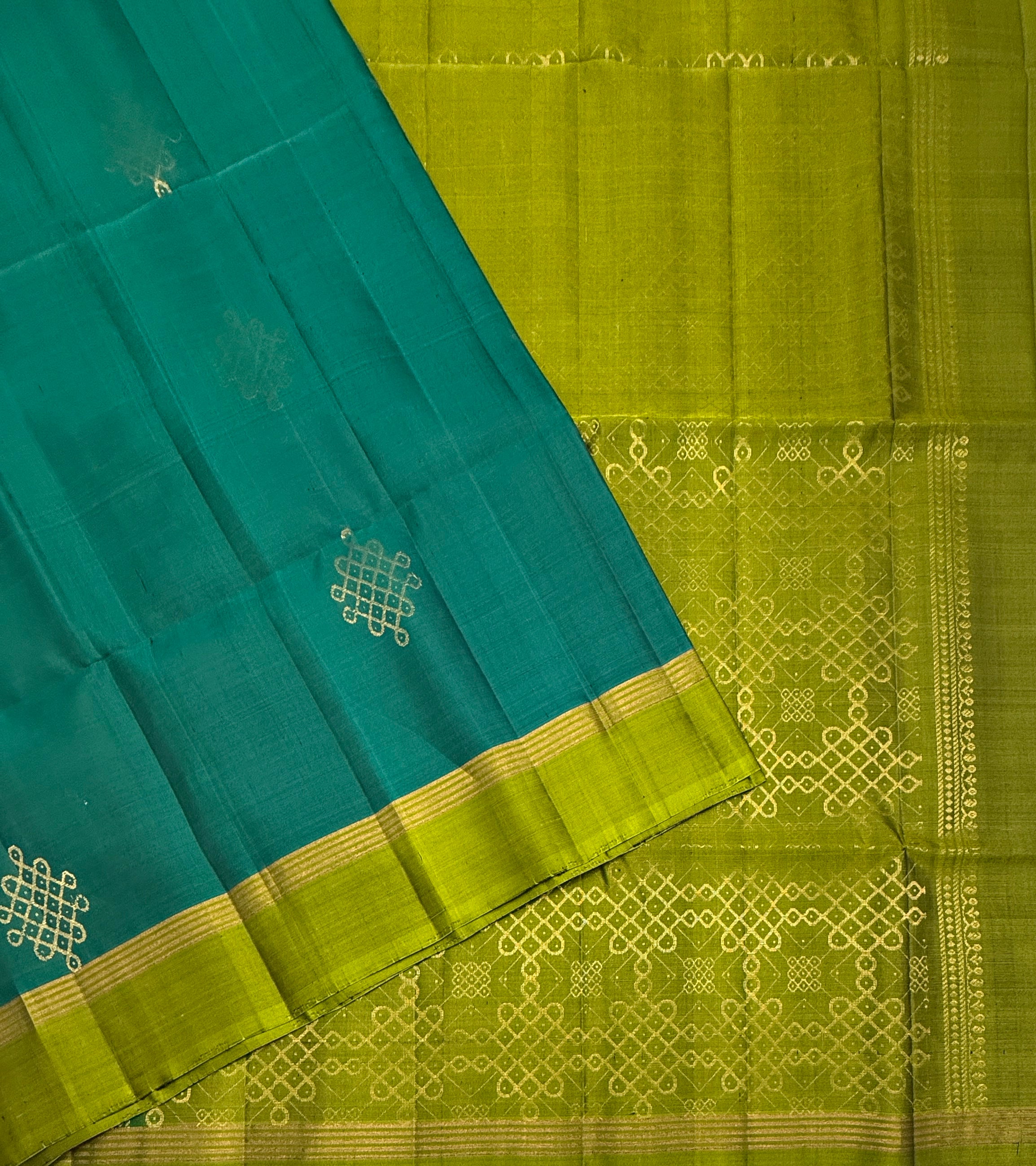 VSCB647 - peacock green color body , olive green color pallu , blouse - Pure silk saree