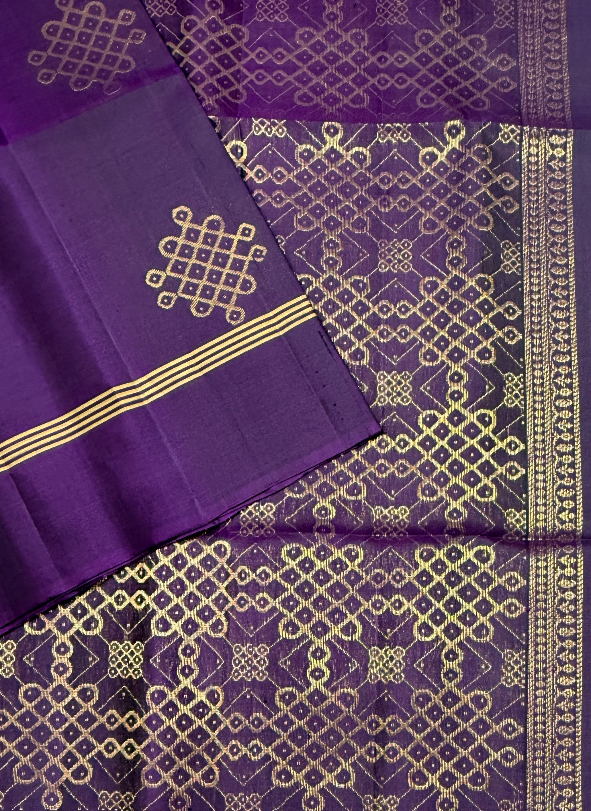 VSS495 - dark purple color body, pallu , blouse pure silk saree