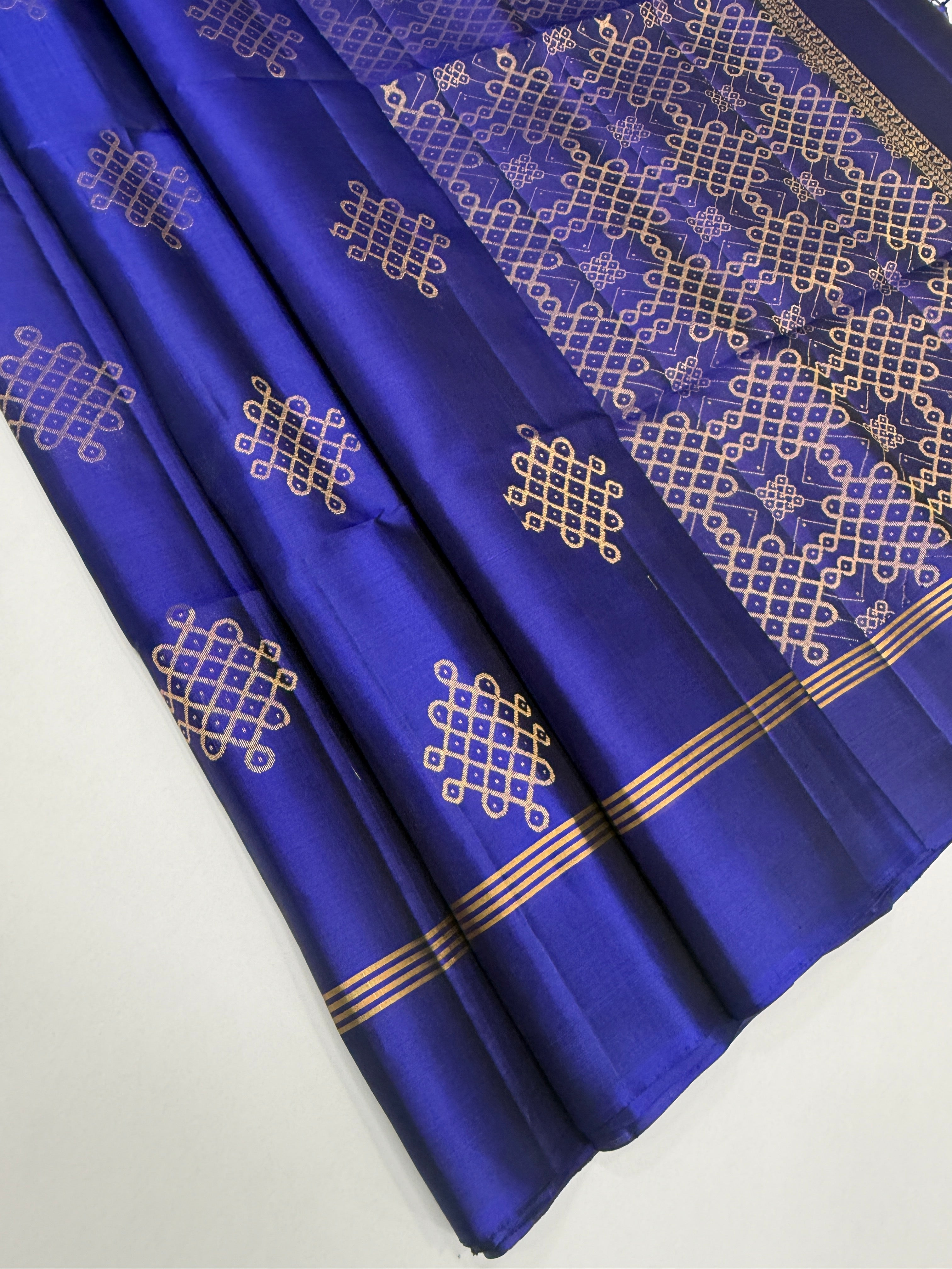 VSS496 - dark blue color body, pallu , blouse pure silk saree