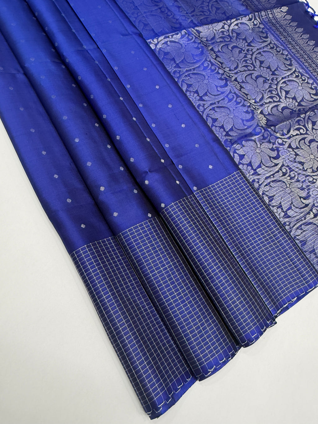 VST294 - royal blue color body , color pallu , blouse - Pure silk saree