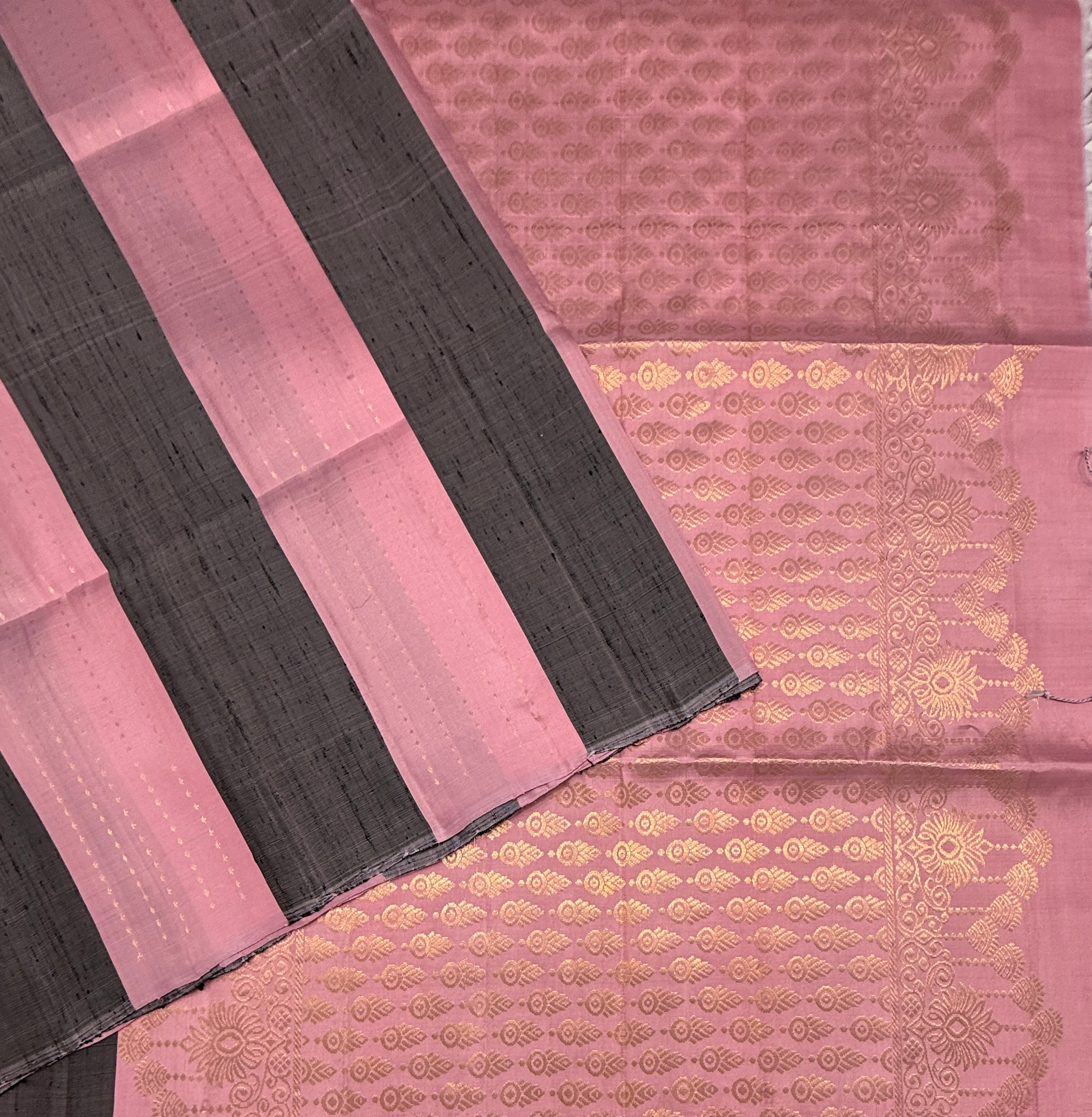VSD173 - pink with black color body , color pallu,blouse - Pure silk saree