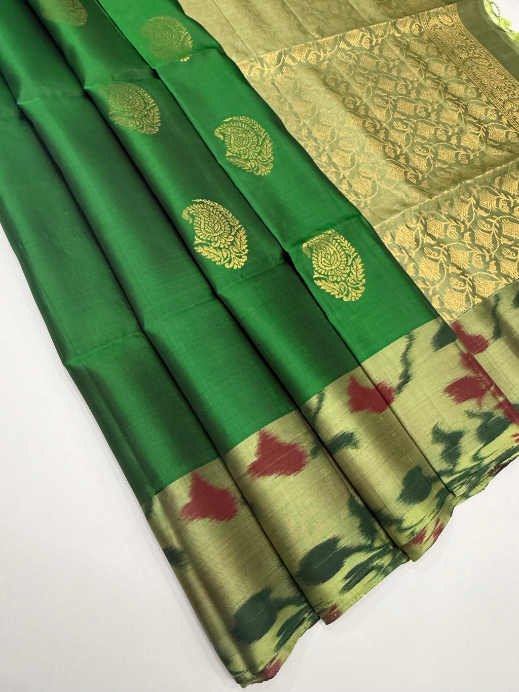 VSM378 - green color body , pastel green color pallu , blouse