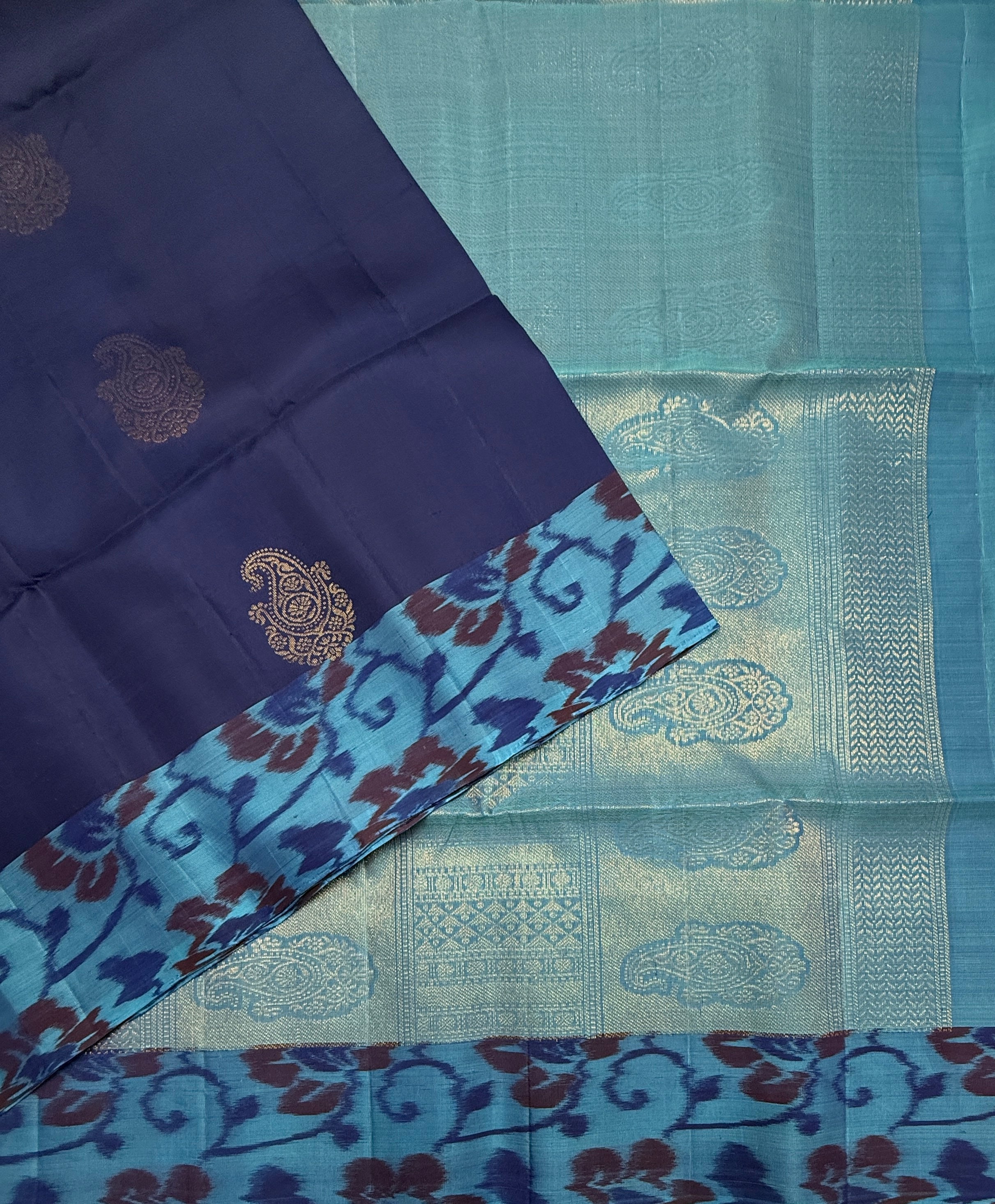 VSM380 - navy blue color body , sky blue color pallu , blouse