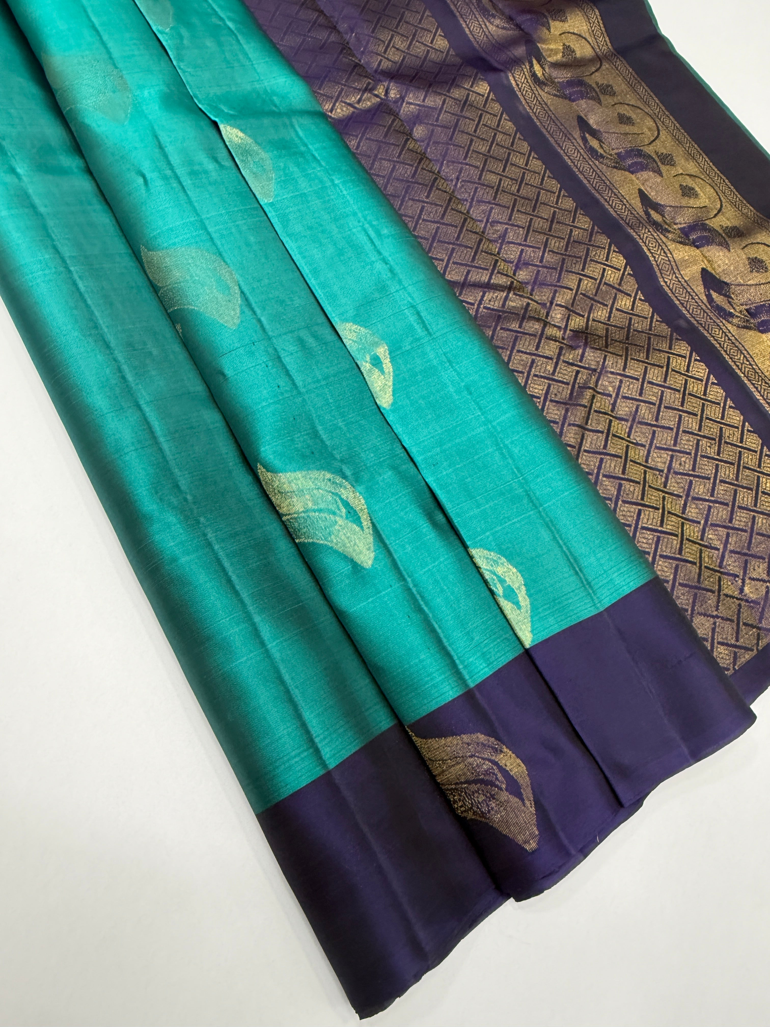 VSM391 - peacock blue color body , navy blue color pallu , blouse