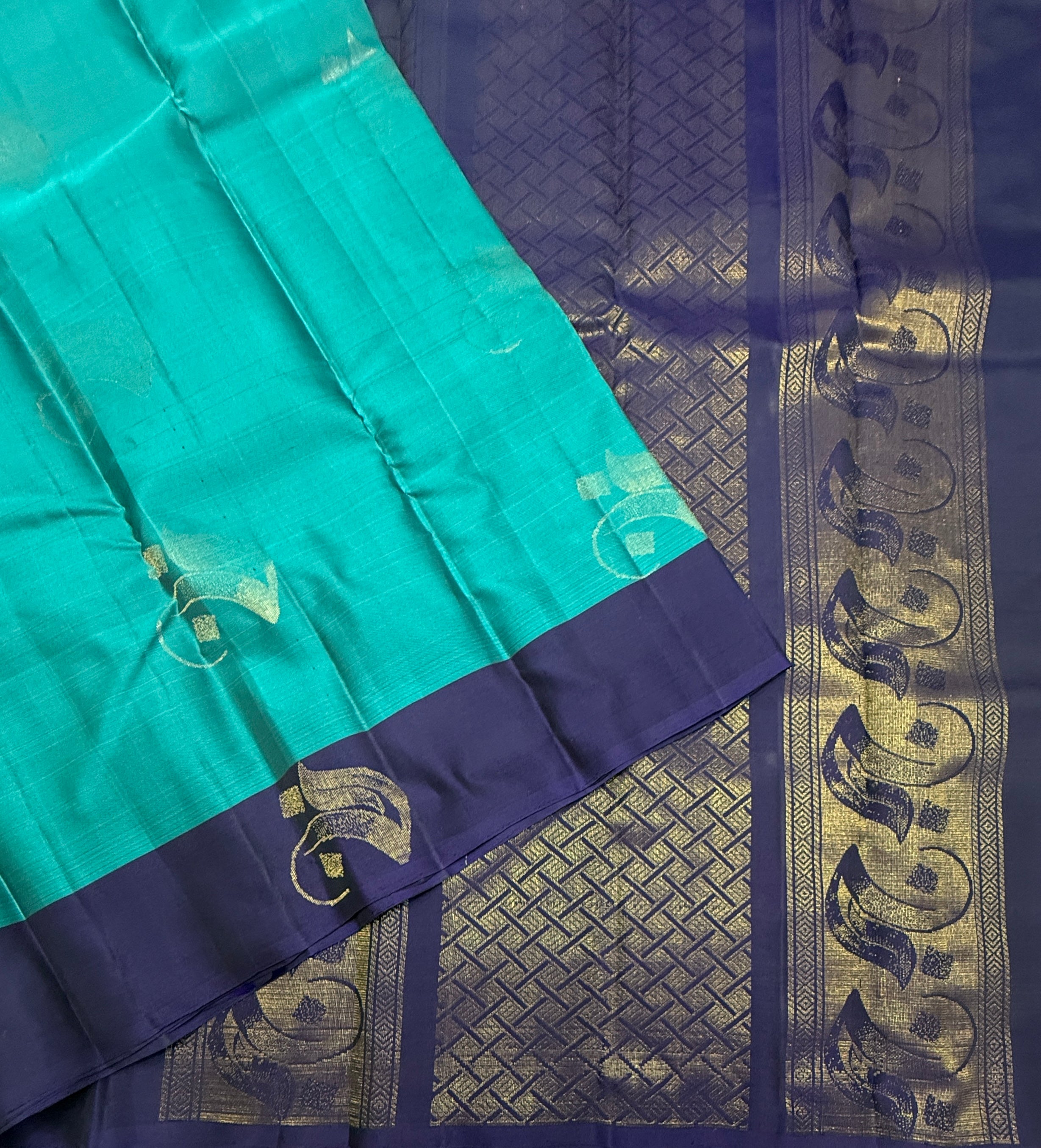VSM391 - peacock blue color body , navy blue color pallu , blouse