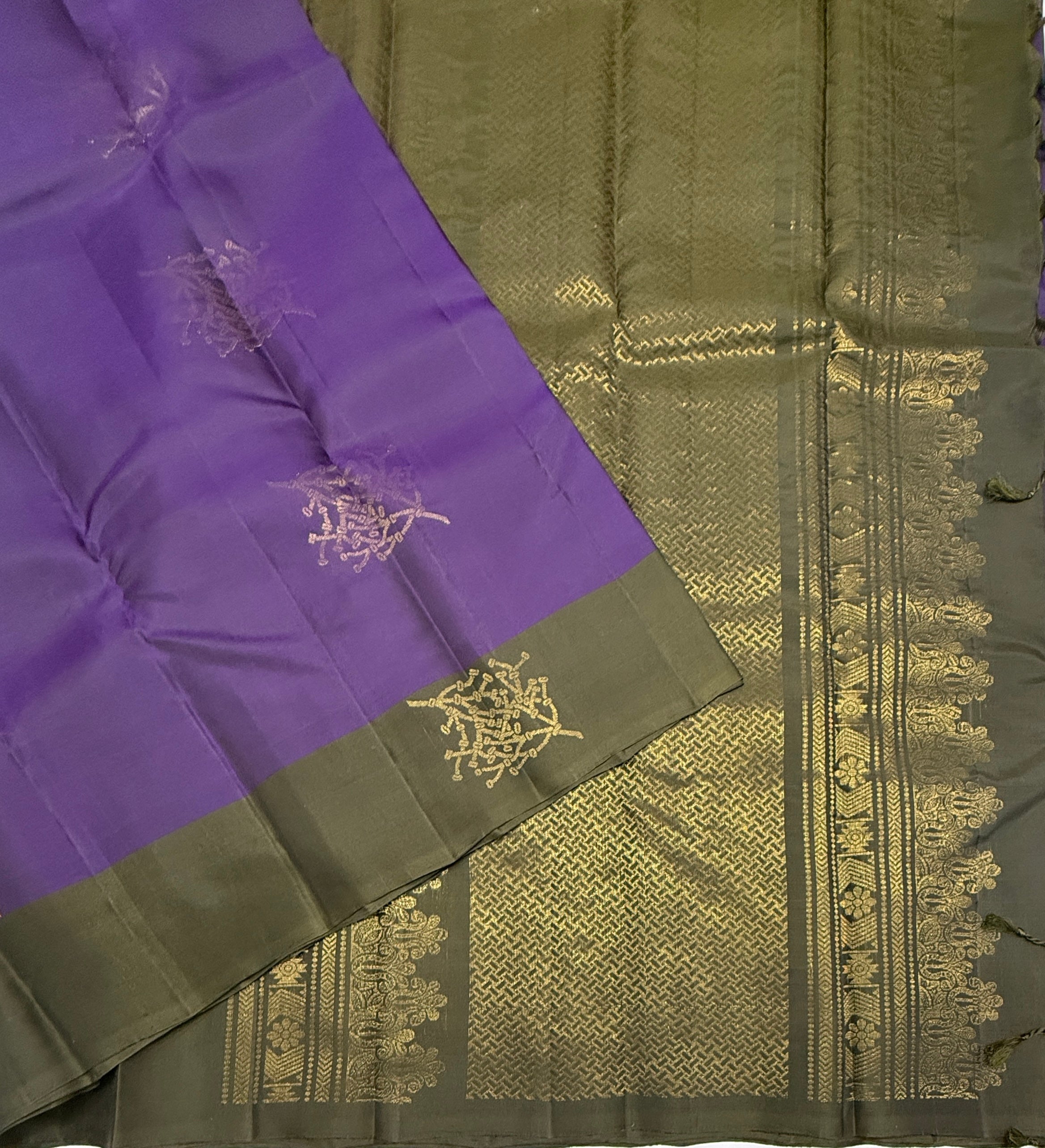 VSM394 - violet color body , dark green color pallu , blouse