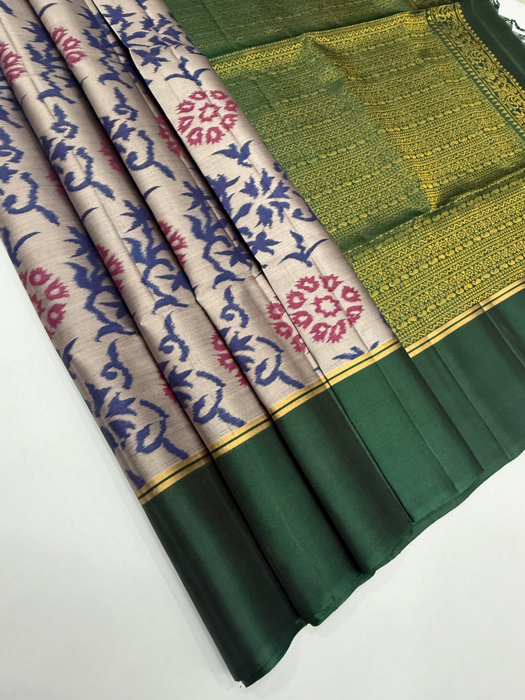 VSM398 - grey color body , dark green color pallu , blouse
