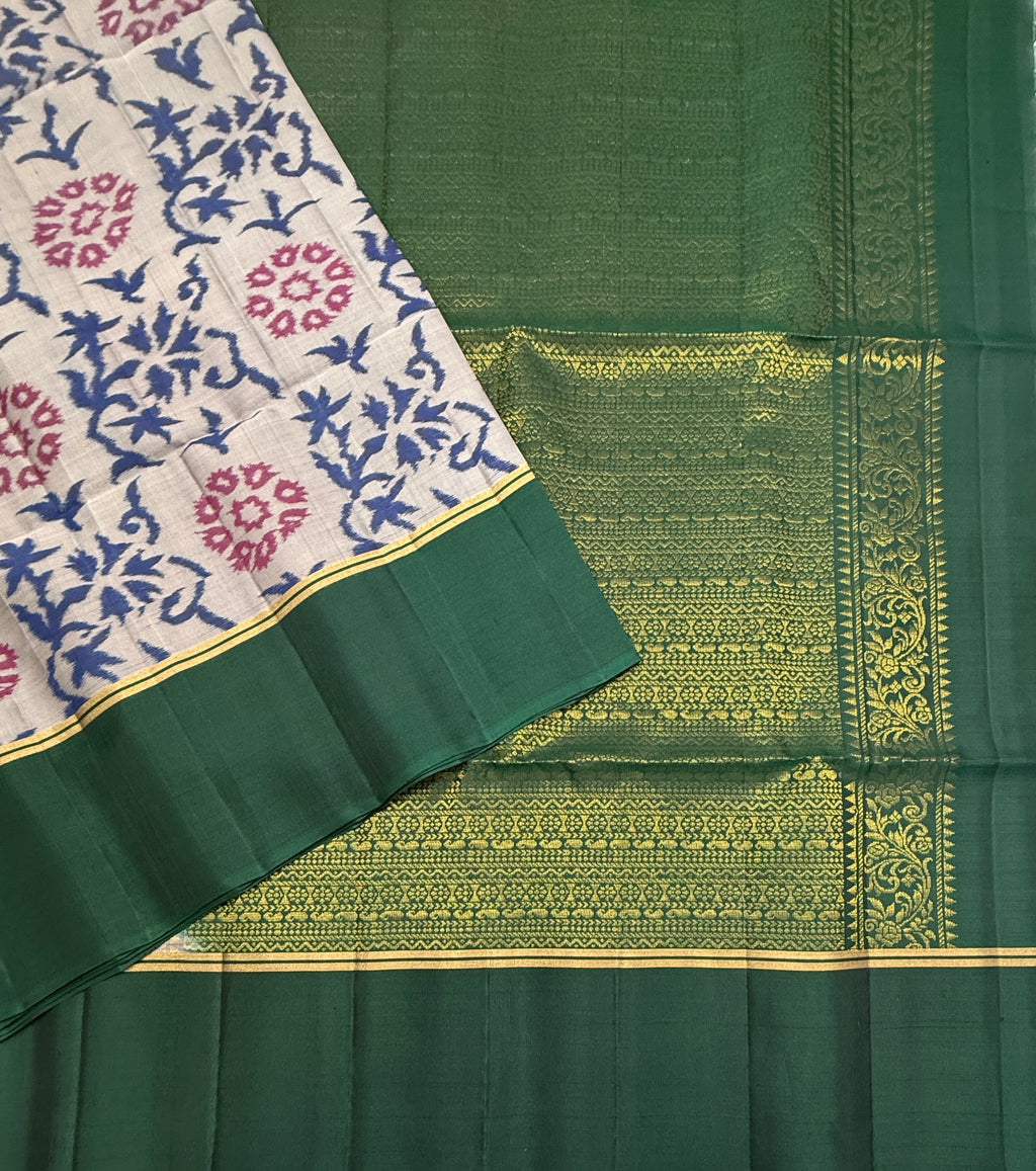 VSM398 - grey color body , dark green color pallu , blouse