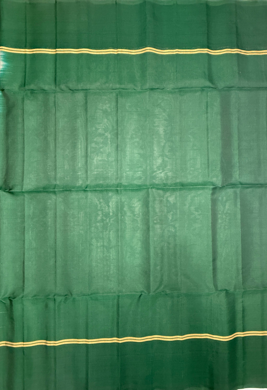 VSM398 - grey color body , dark green color pallu , blouse
