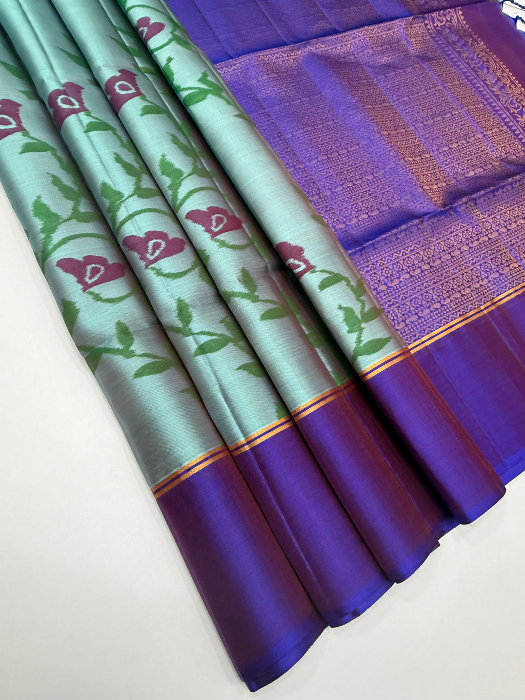 VSM405 - pastel blue color body , violet color pallu , blouse